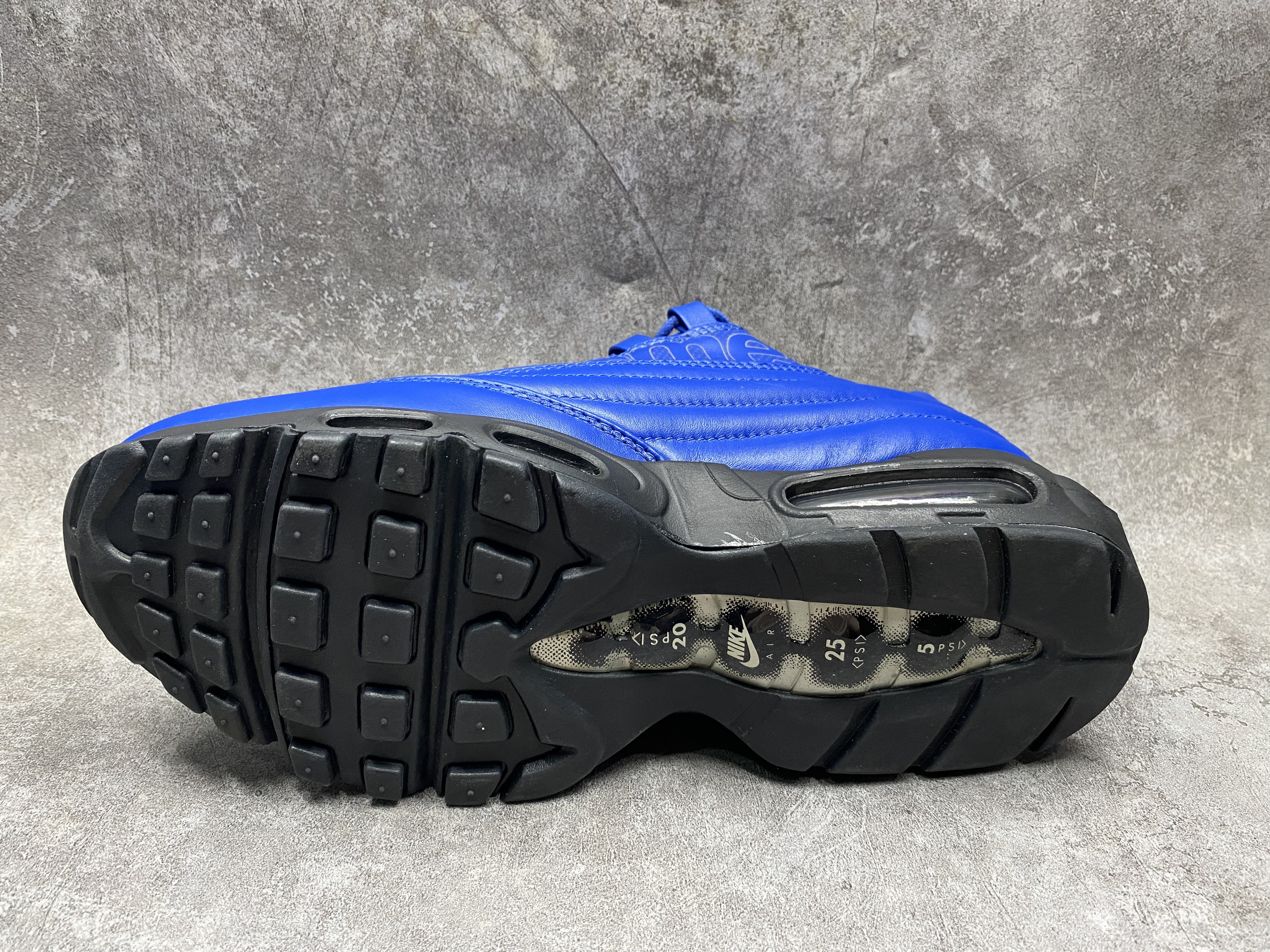 UA NIKE Air Max 95