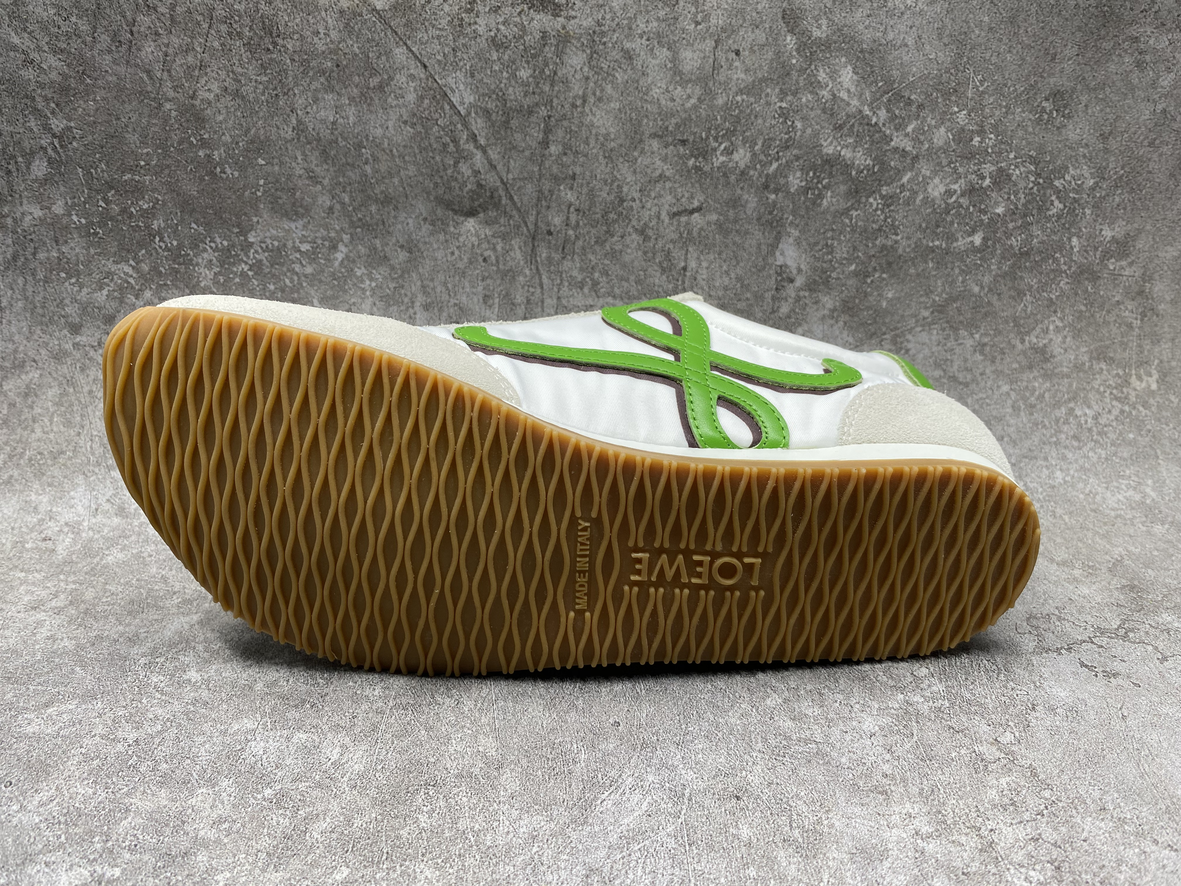ua L0ew* sneakers
