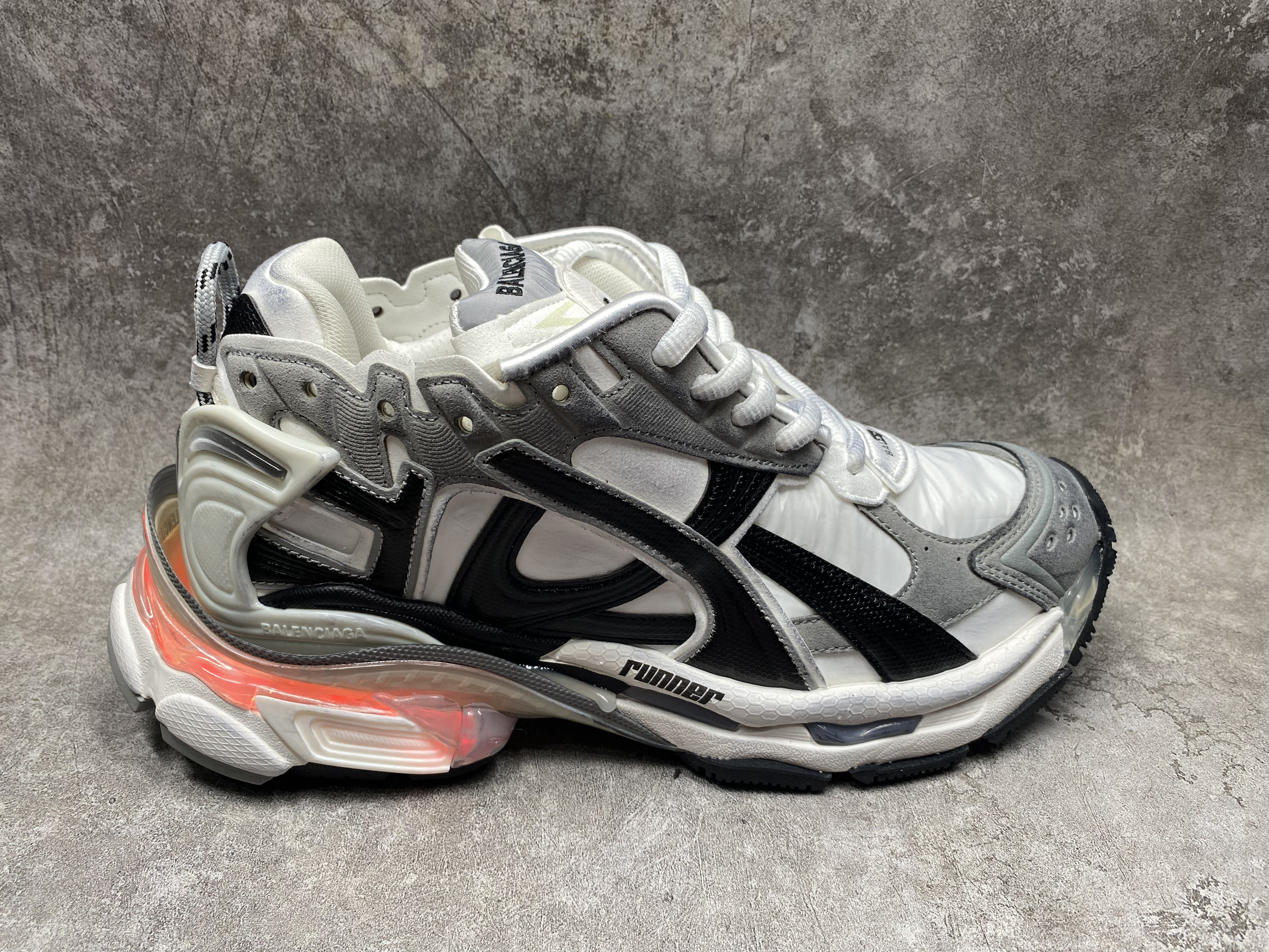 ua Ba*len*cia*ga runner sneaker