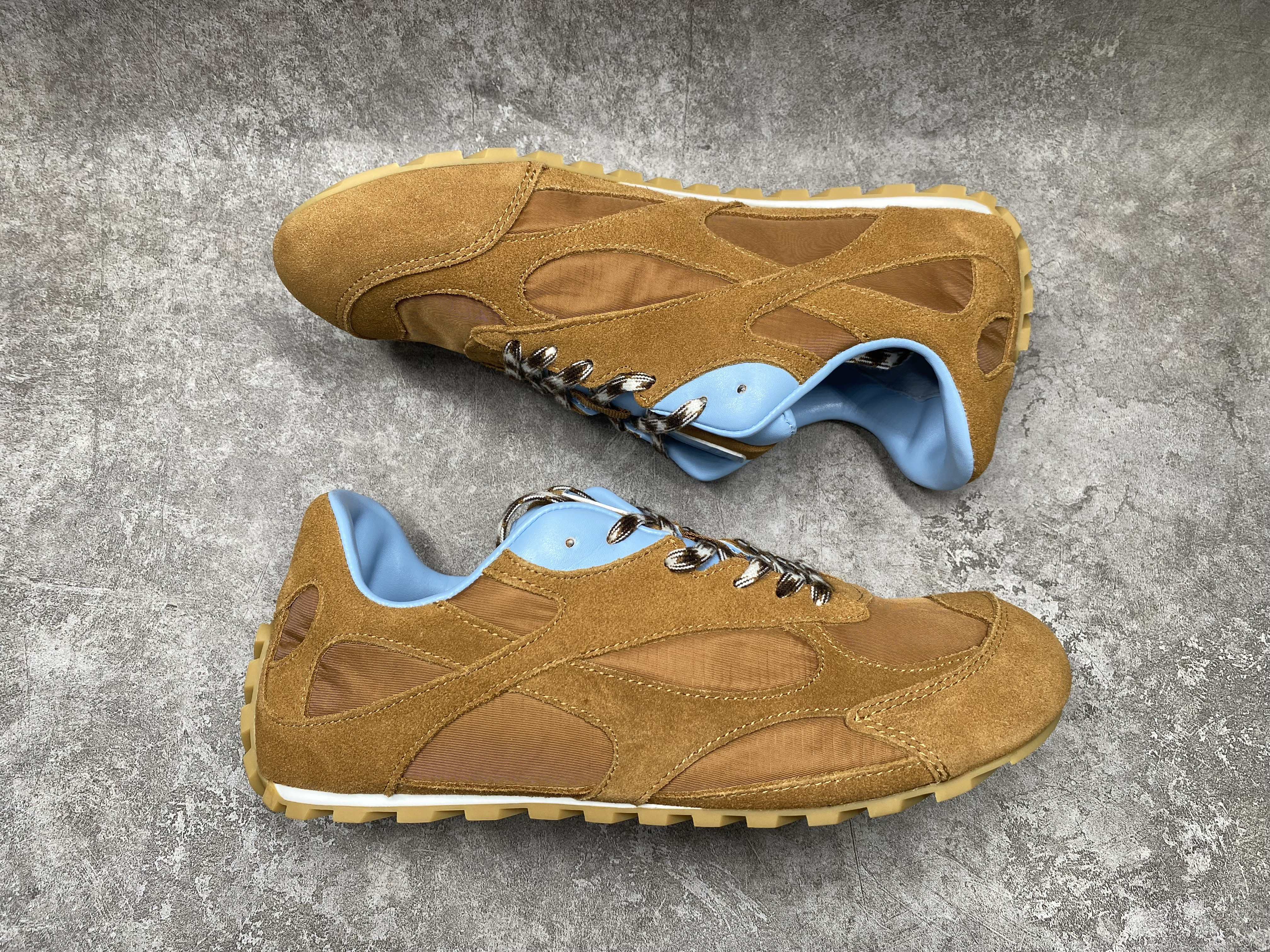 ua bo*te*ga Ve*ne*ta orbit flash sneaker