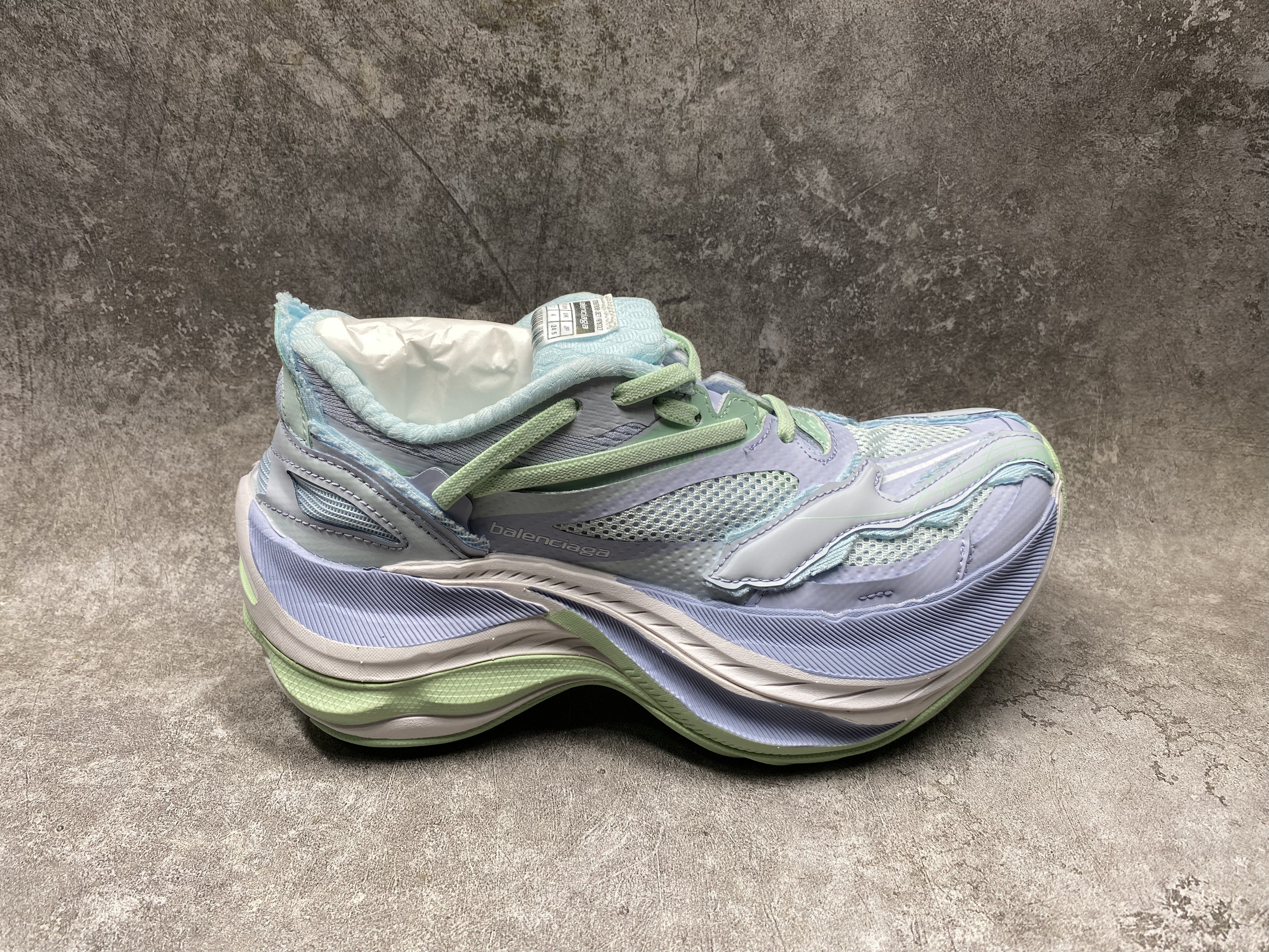 ua Ba*len*cia*ga jet sneakers(run one size large)