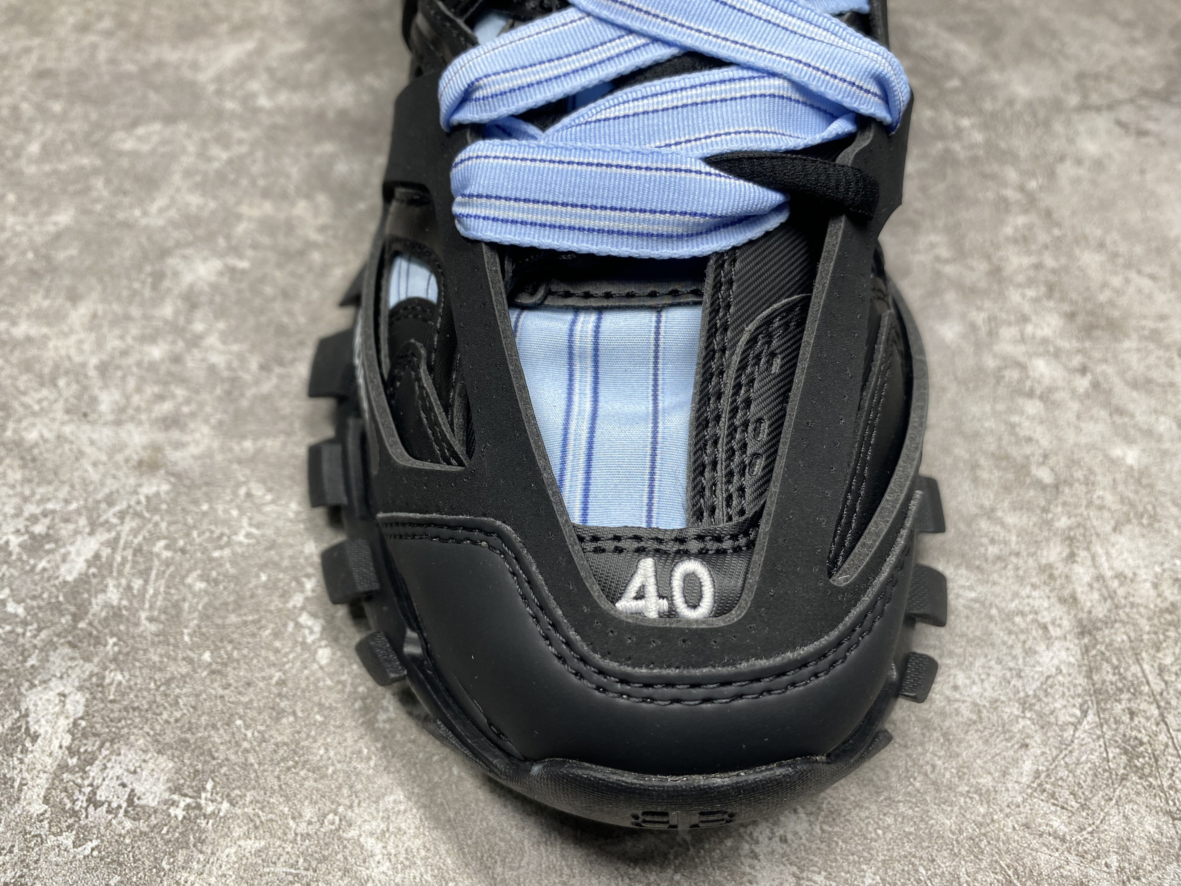 ua Ba*len*cia*ga track sneaker