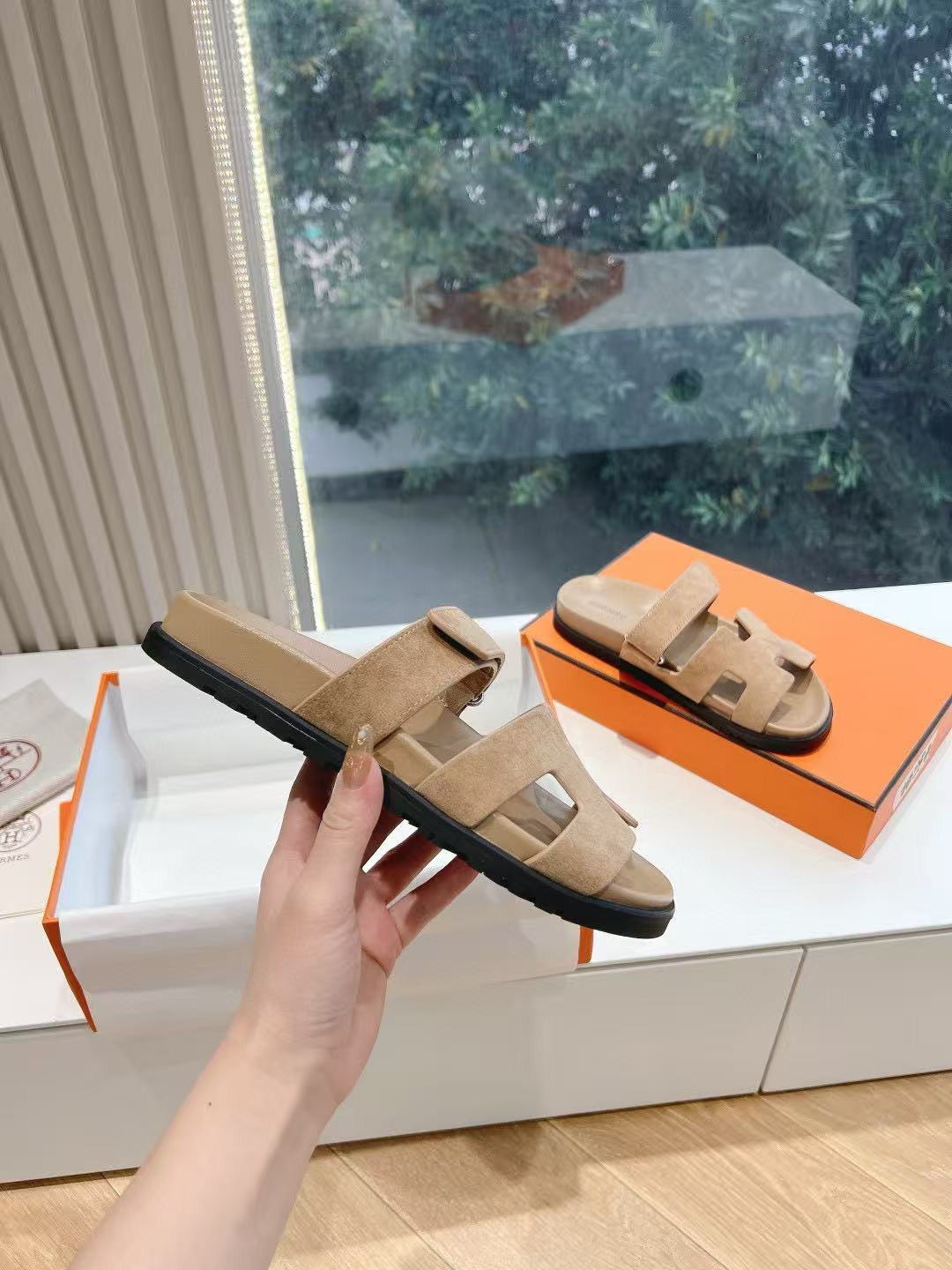 ua H**mes chypre sandal