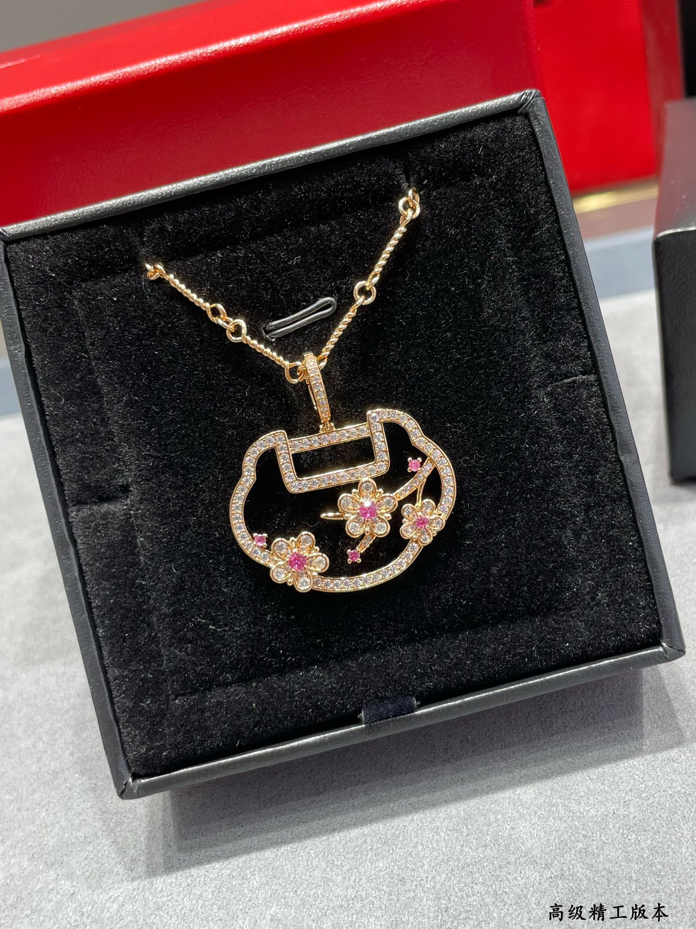 Qee1in three-flower ruyi lock necklace