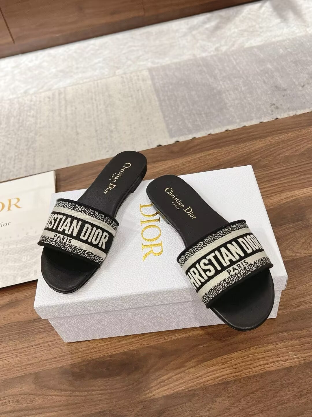 ua D*or dway slide