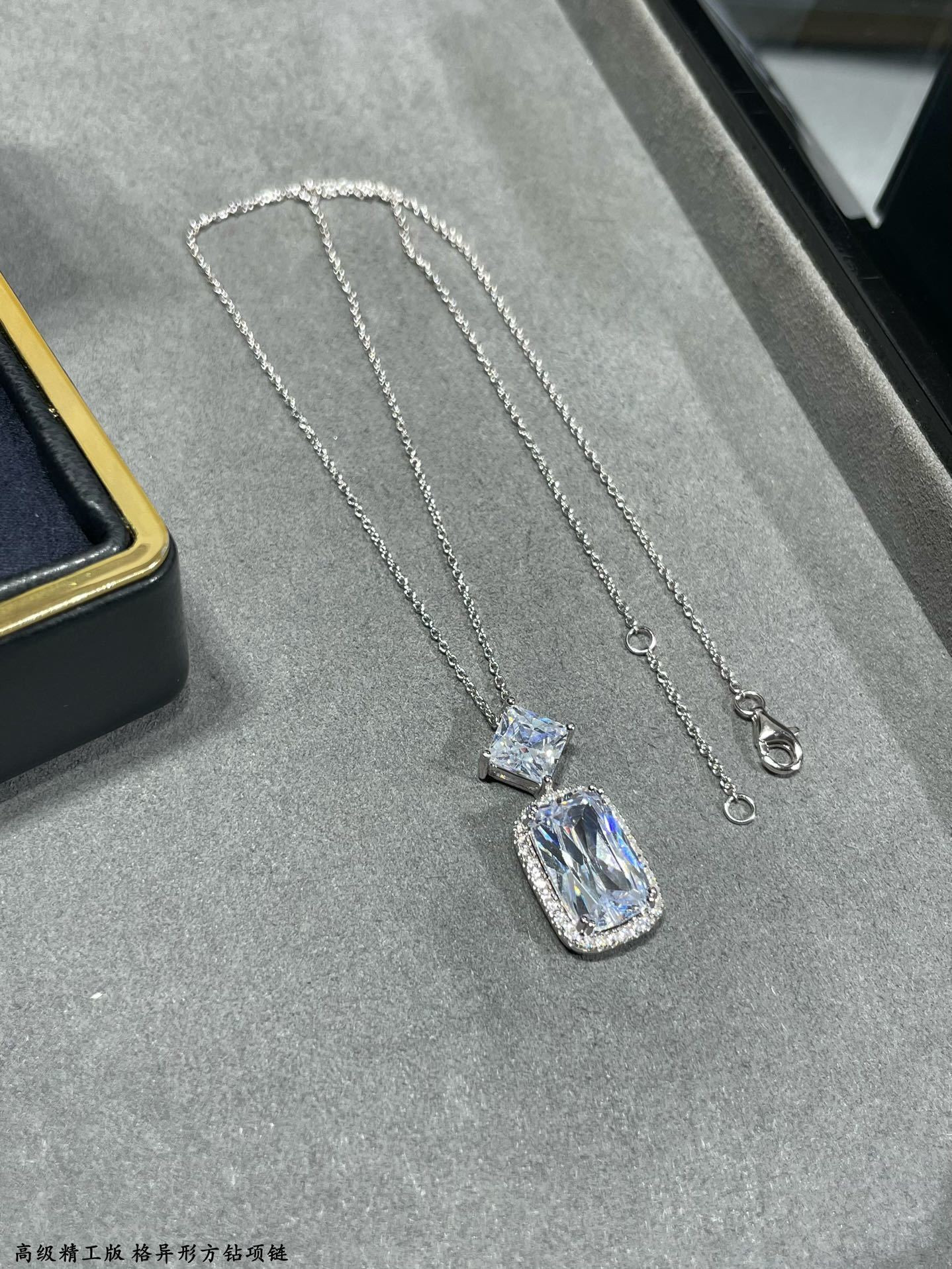 Gr*ff square di*m*nd necklace ag925