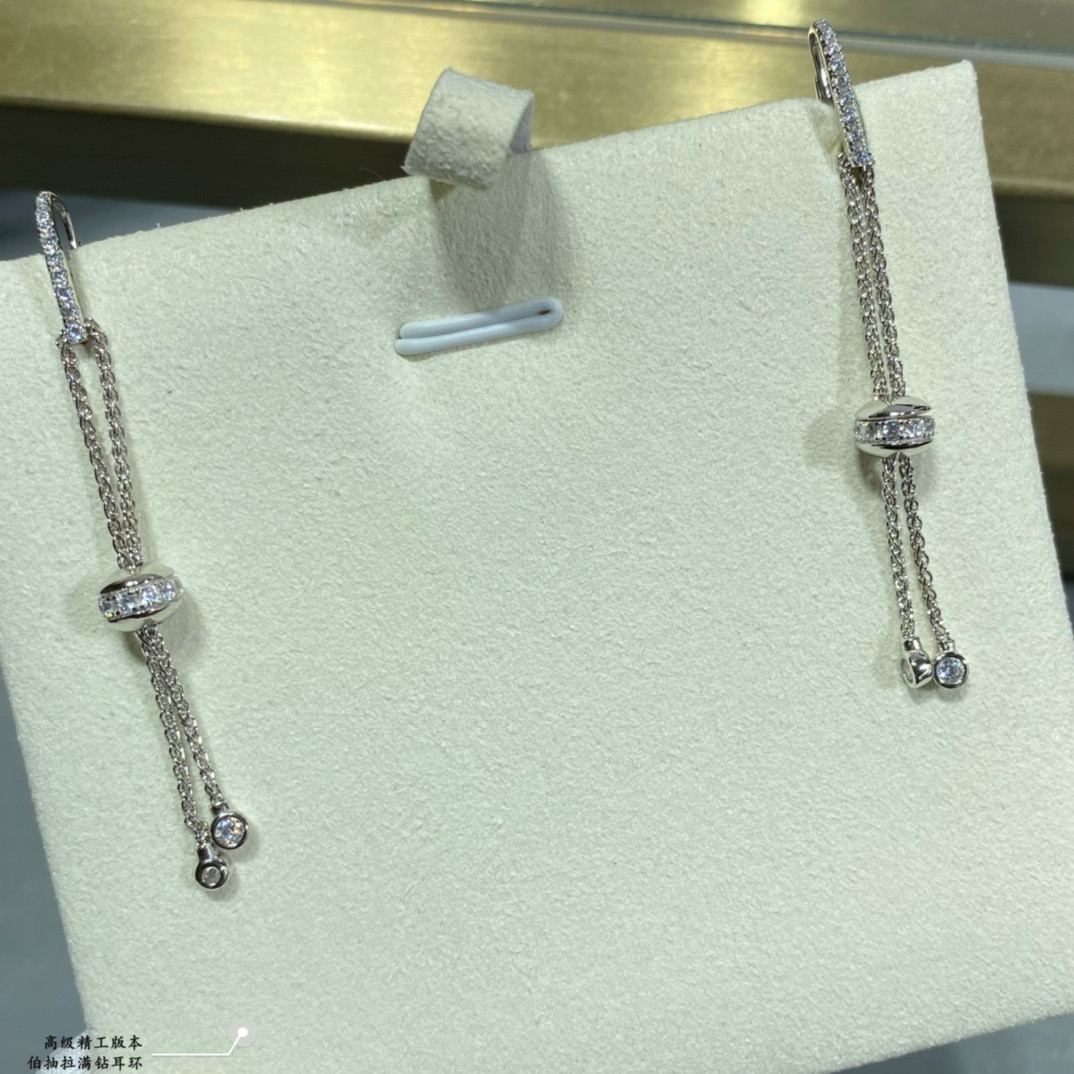 P1aget pull-style earrings