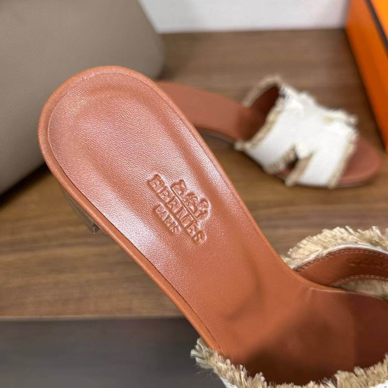 ua H**mes oasis sandal