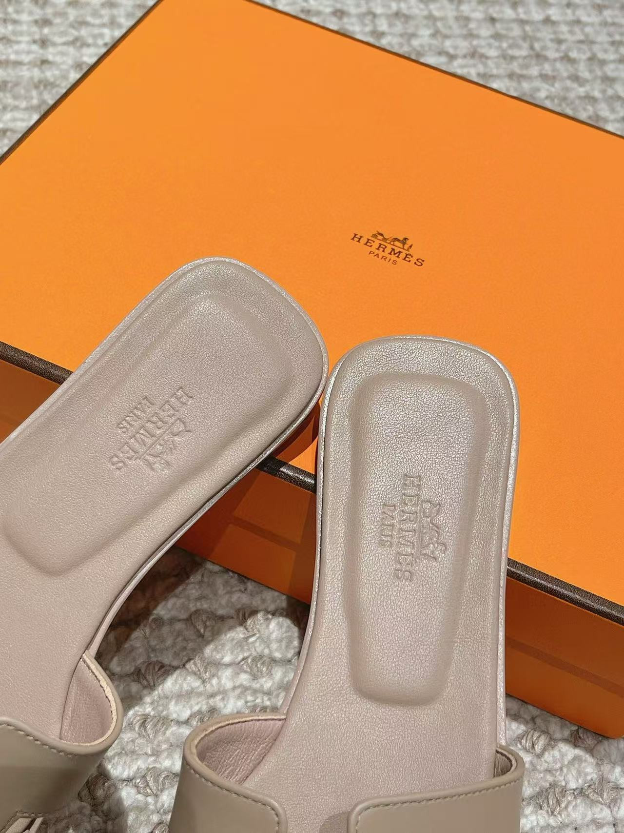 ua H**mes oran sandal