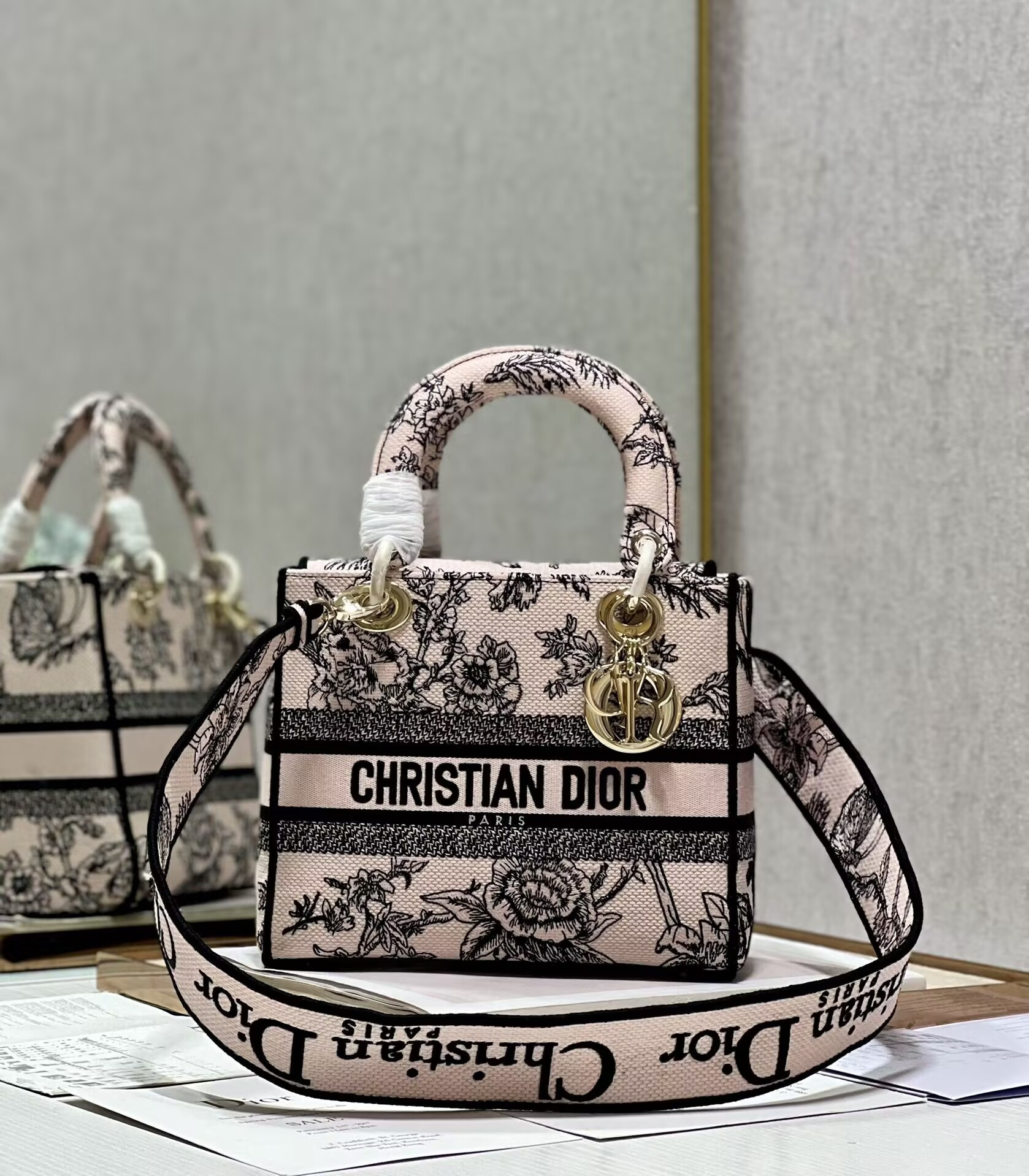 medium D*or lady d-lite bag 24 x 20 x 11 cm