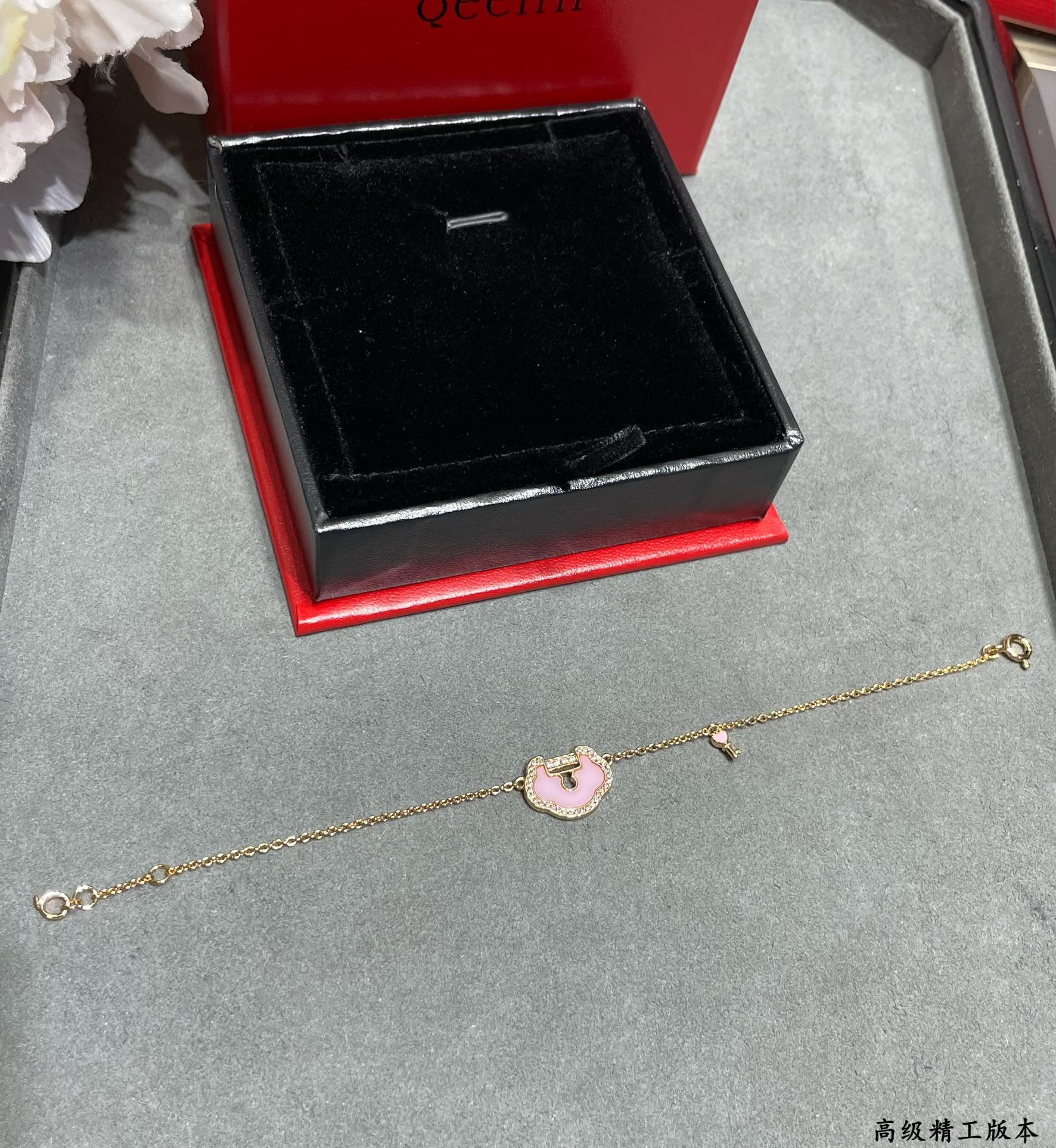 Qee1in large ruyi lock bracelet