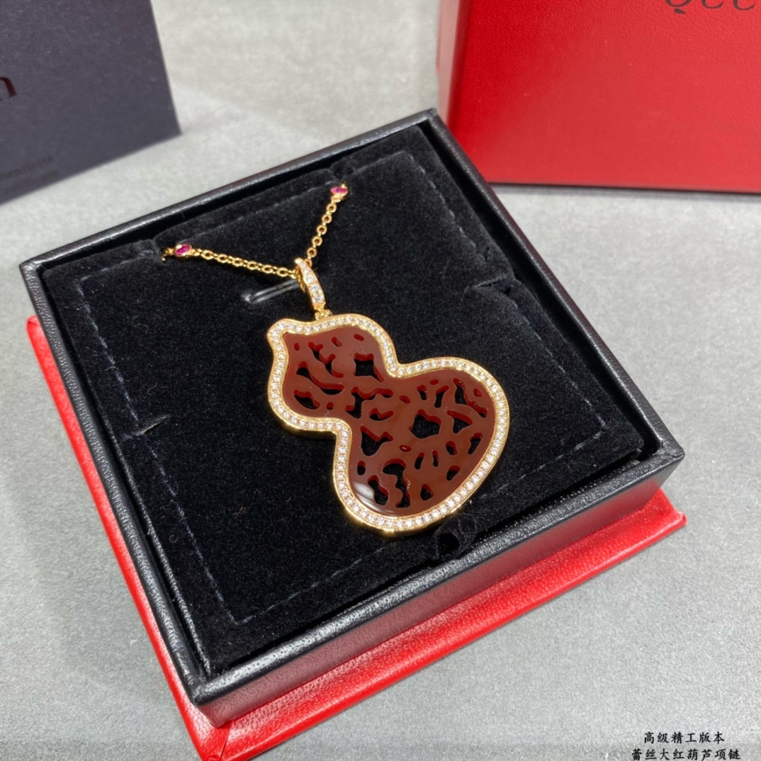Qee1in large hollow gourd necklace