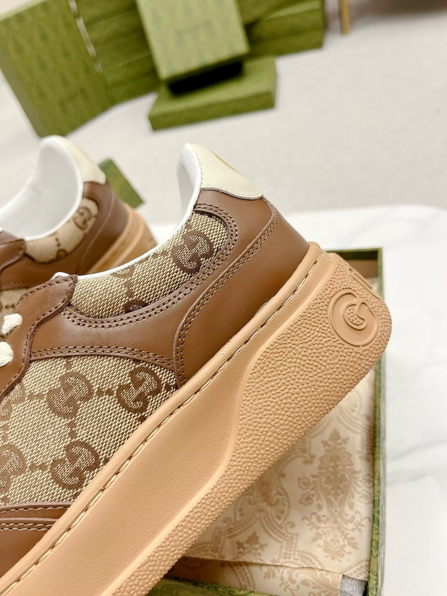 ua G*u*i gg low-top platform sneakers