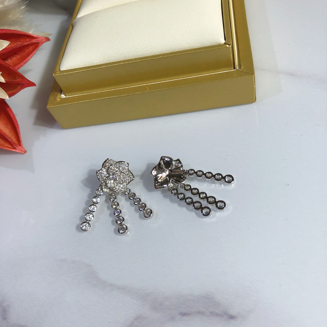 P1aget tassel rose earrings
