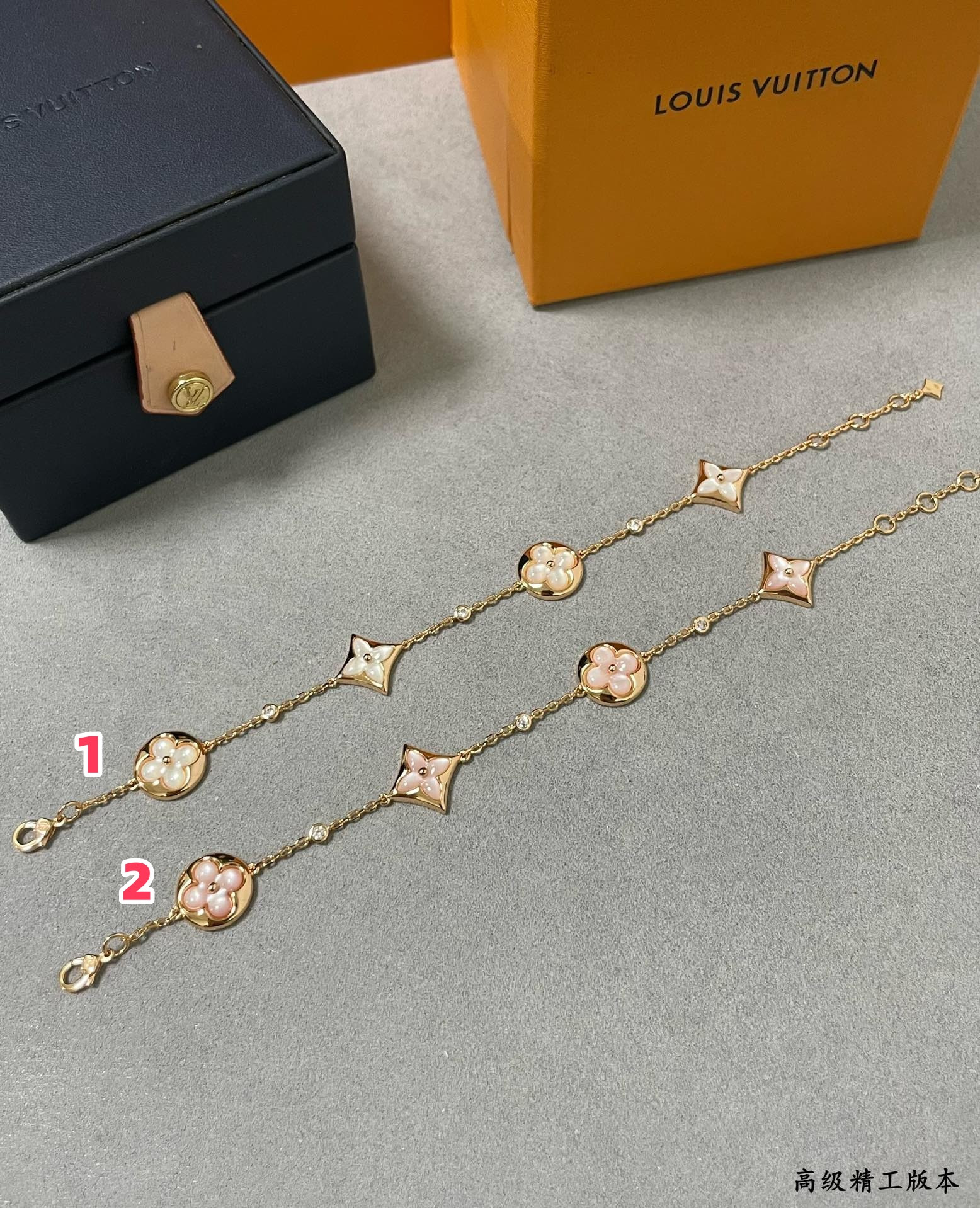 l0*is V*t0n four-flower high-end mother-of-pearl bracelet