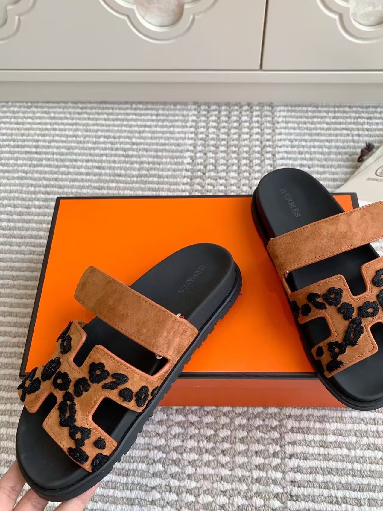 ua H**mes chypre sandal