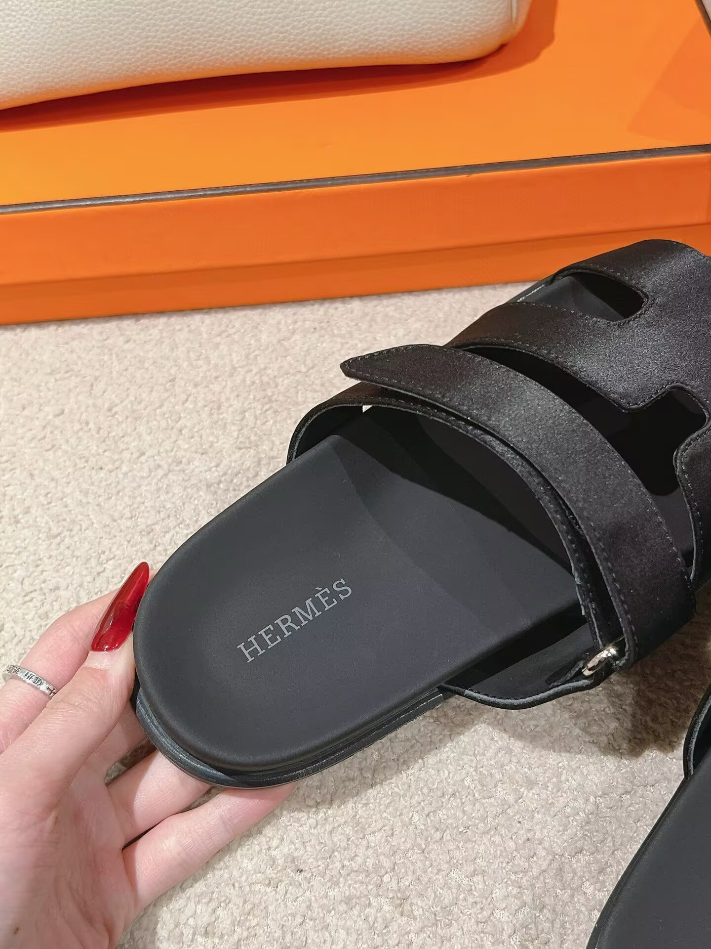 ua H**mes chypre sandal