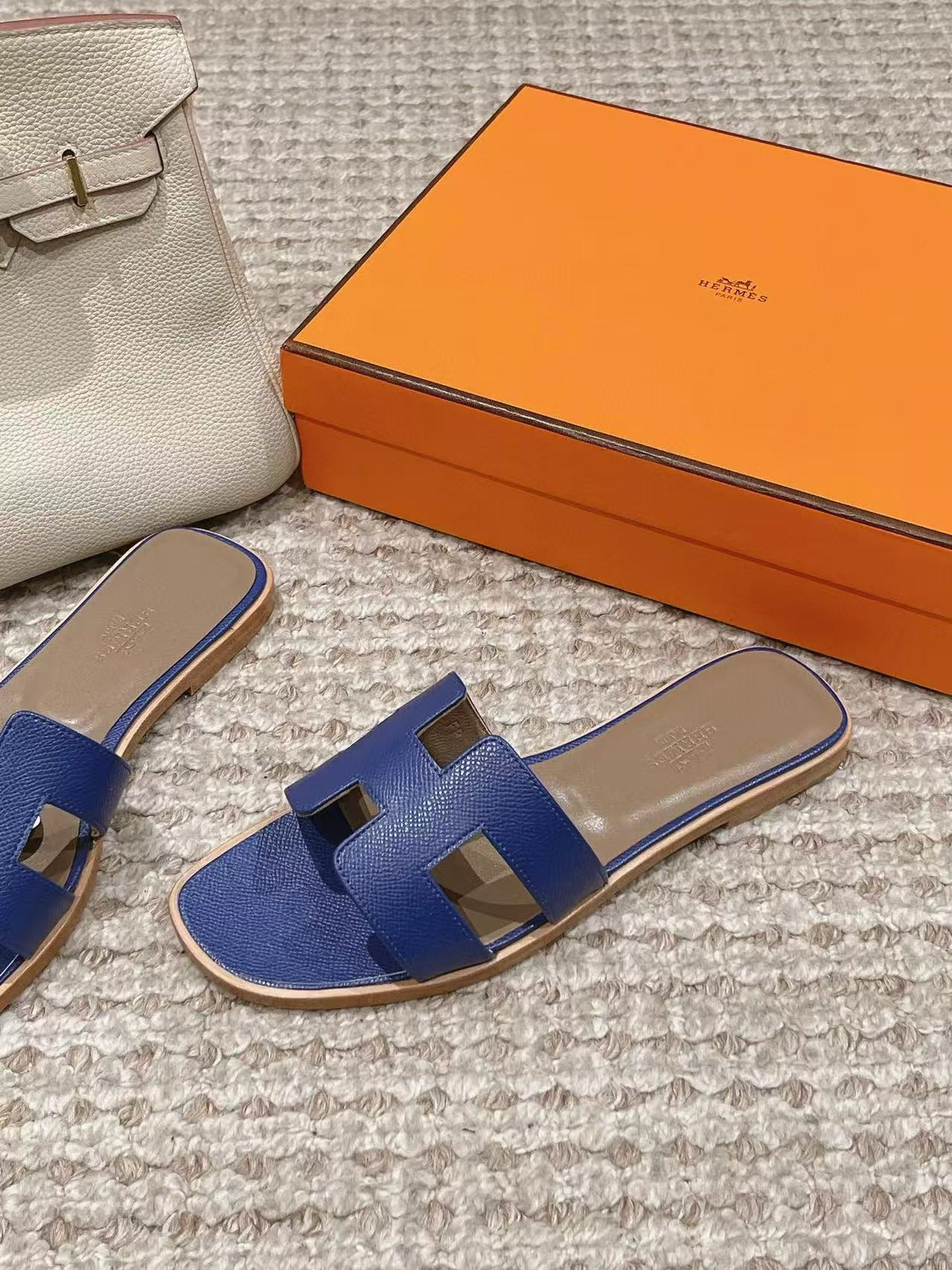 ua H**mes oran sandal