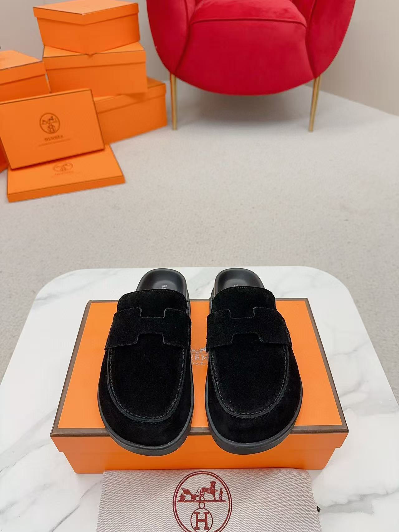 ua H**mes slippers
