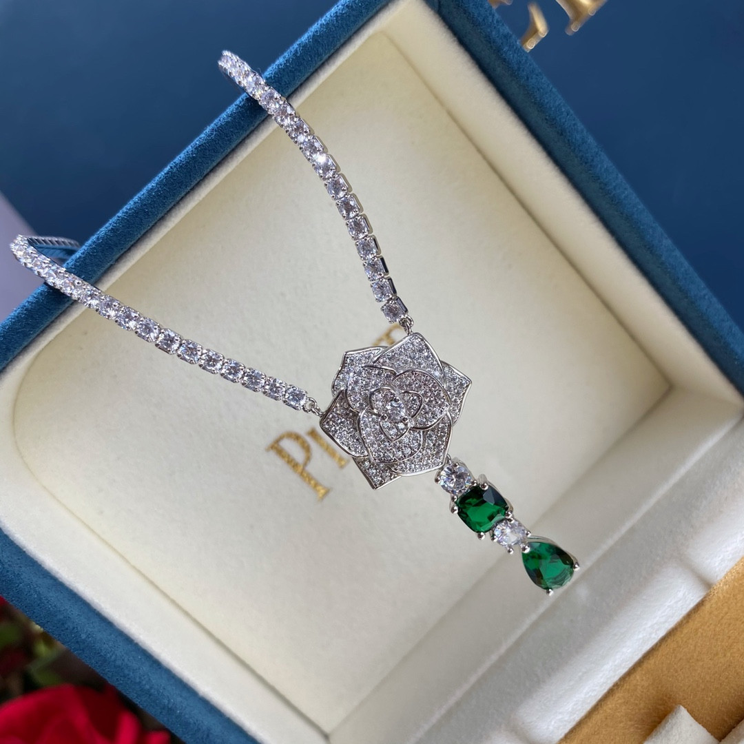 P1aget rose green zircon necklace