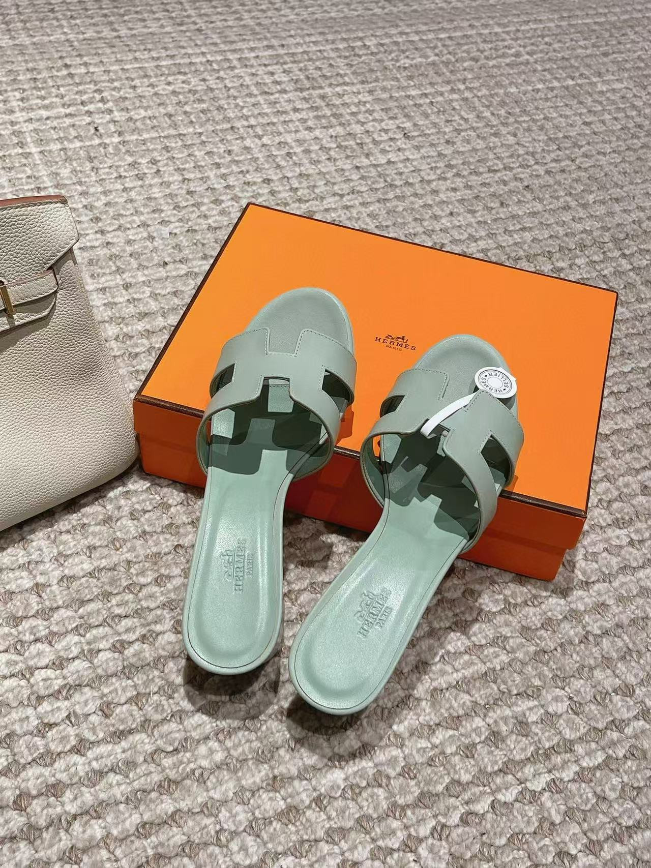 ua H**mes oasis sandal