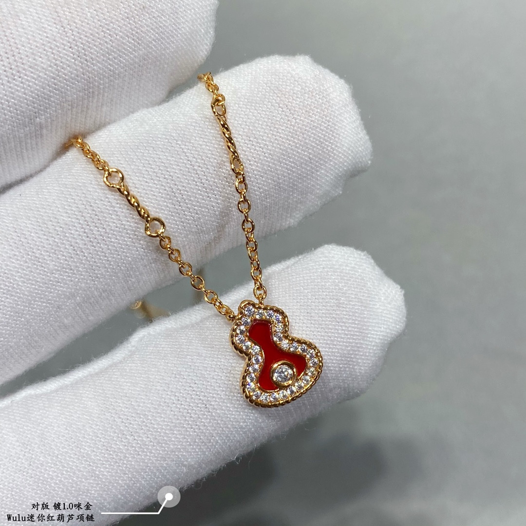 Qee1in mini di*m*nd red gourd necklace