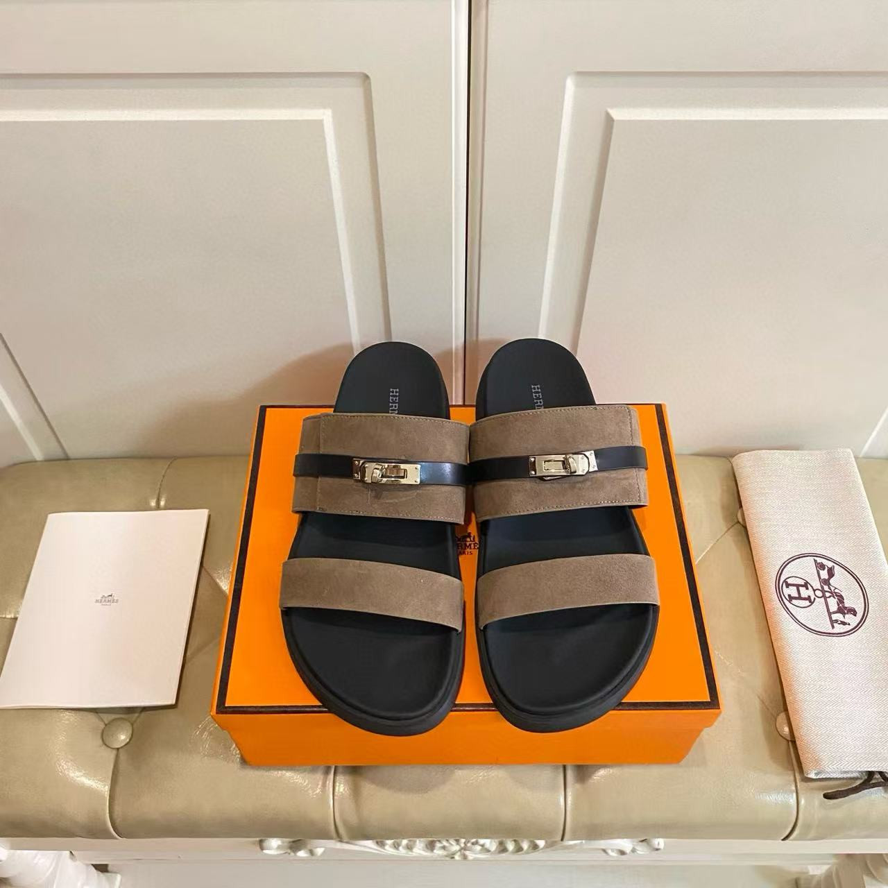 ua H**mes jackson sandal