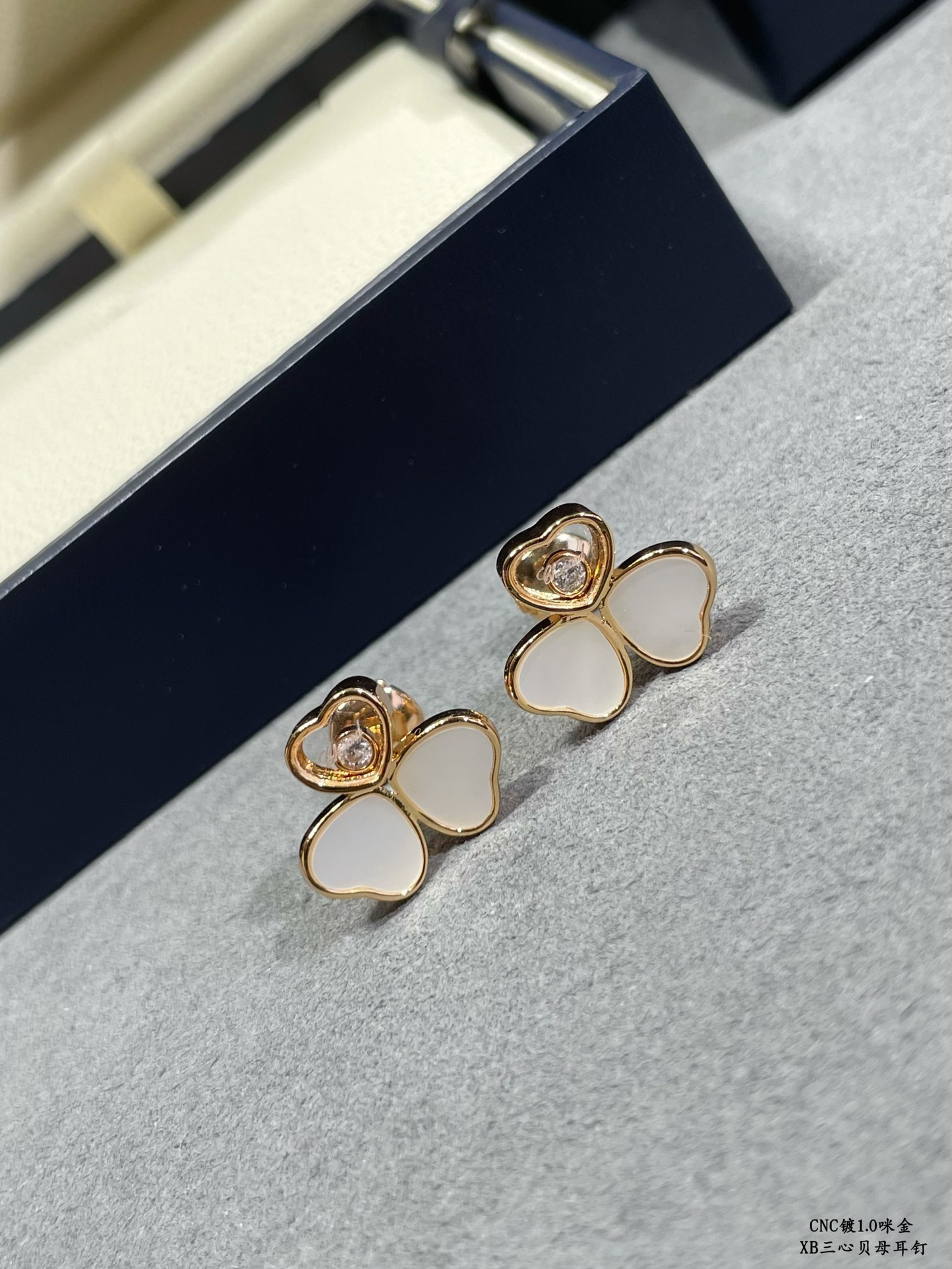 Ch0pard three heart mother of pearl earrings