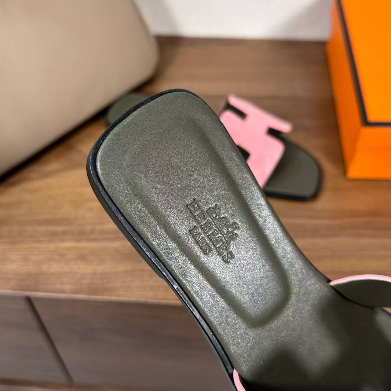 ua H**mes oran sandal