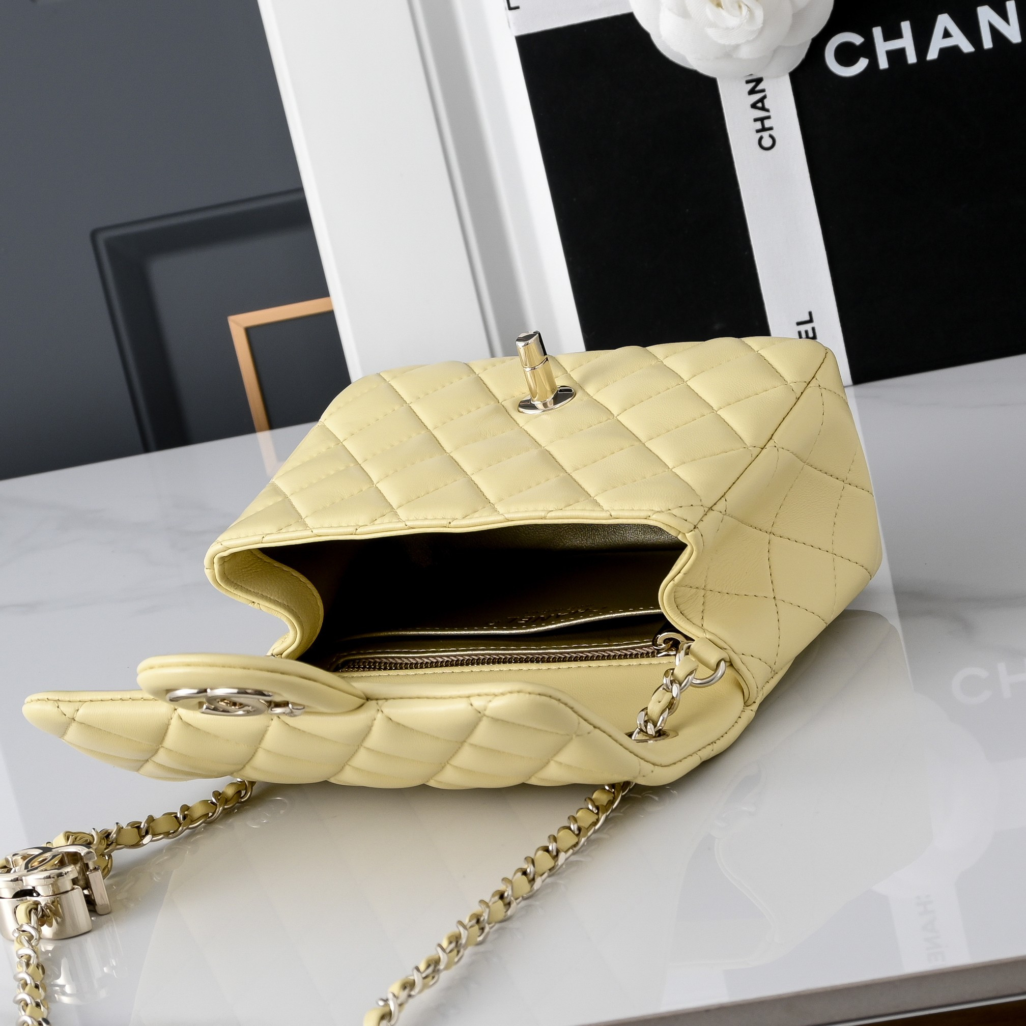 Ch*el classic flap handbag cf light gold hardware as5758 18x13x7cm