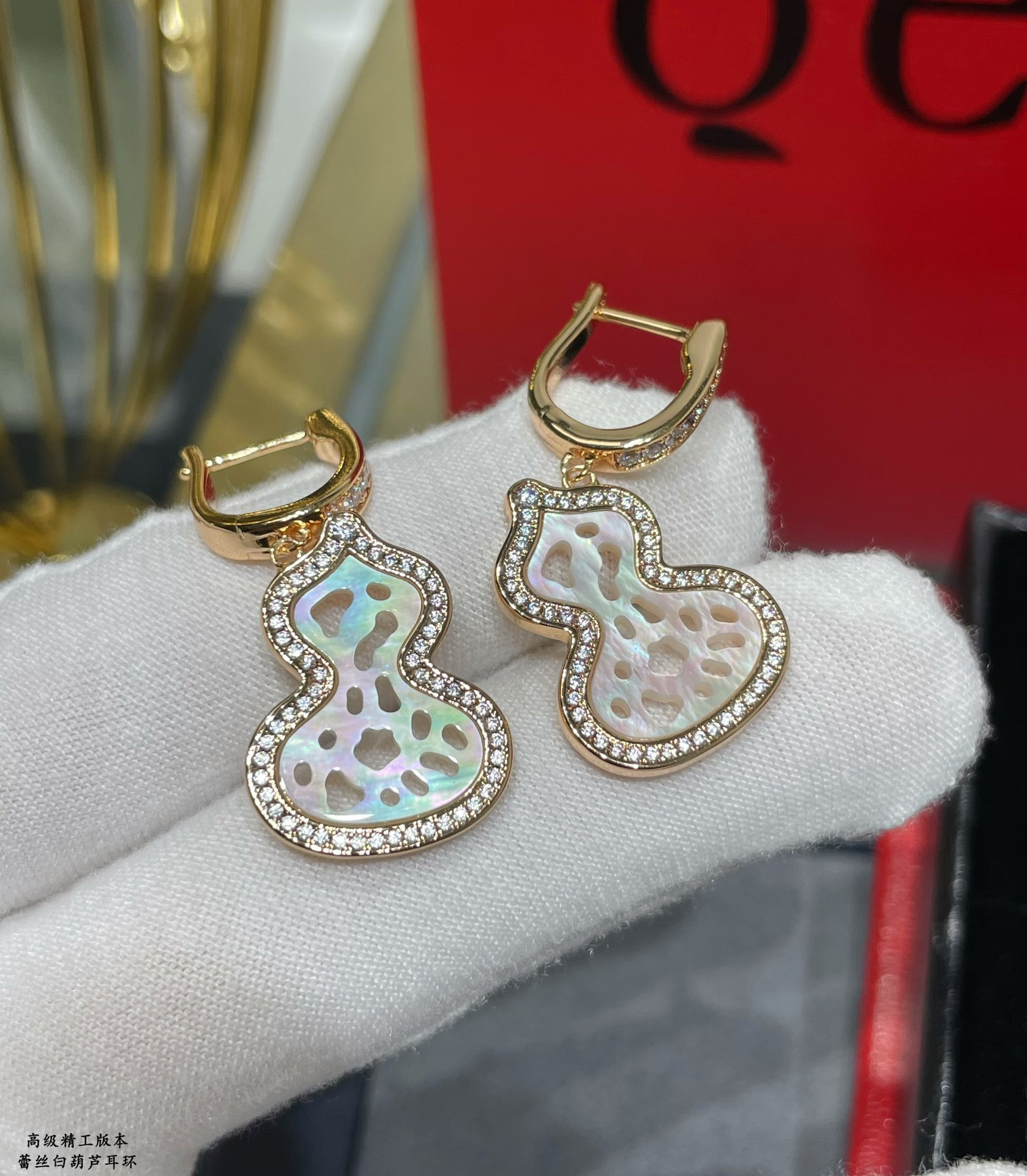 Qee1in lace gourd earrings