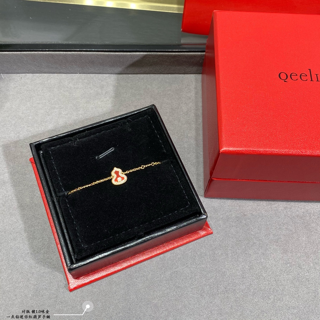 Qee1in mini di*m*nd red gourd bracelet