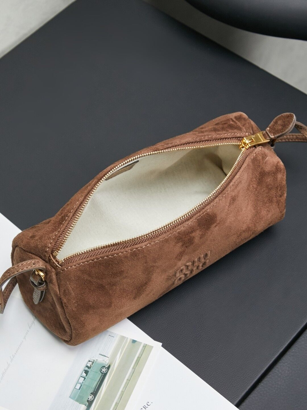 M1v M1v suede pouch 22x9x9cm