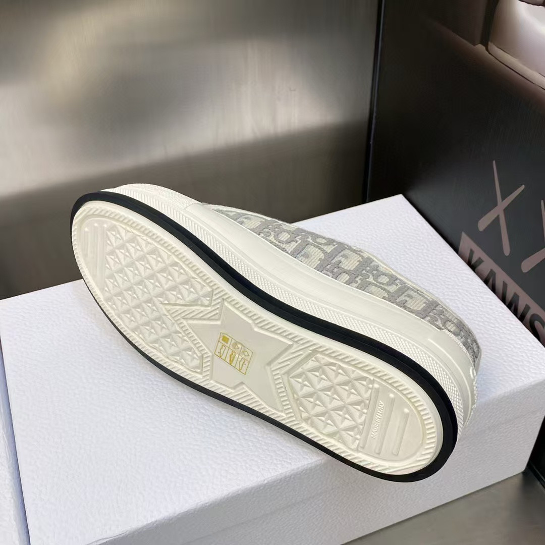 ua D*or sneaker