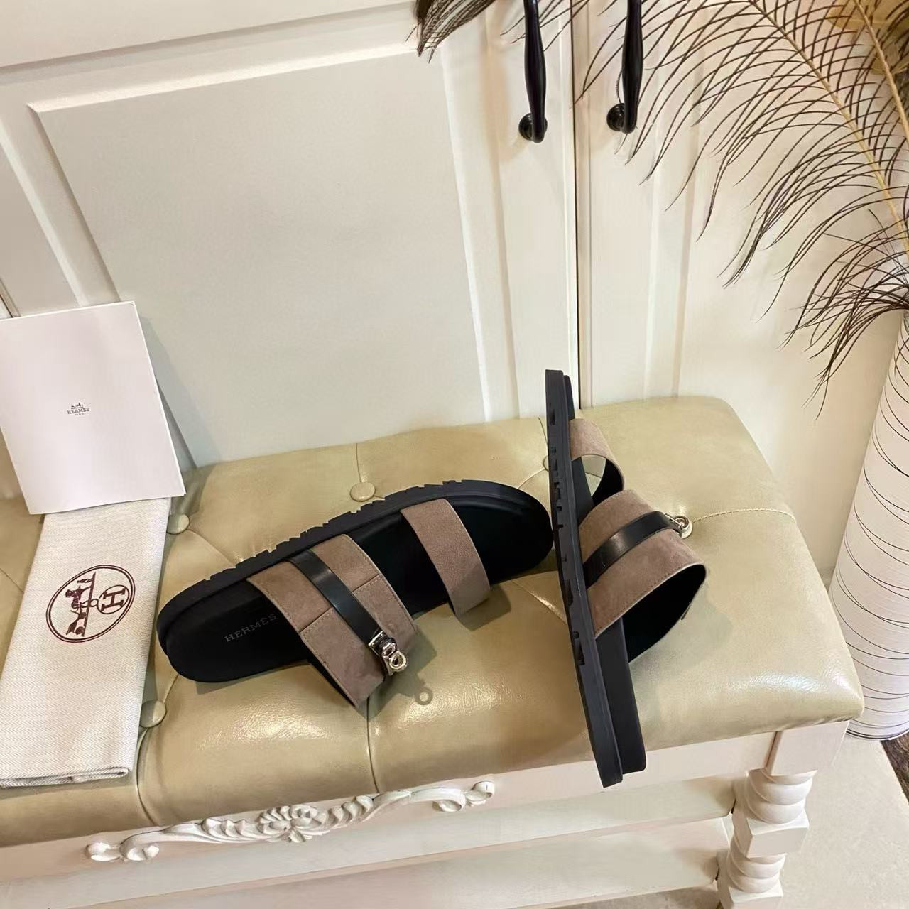 ua H**mes jackson sandal
