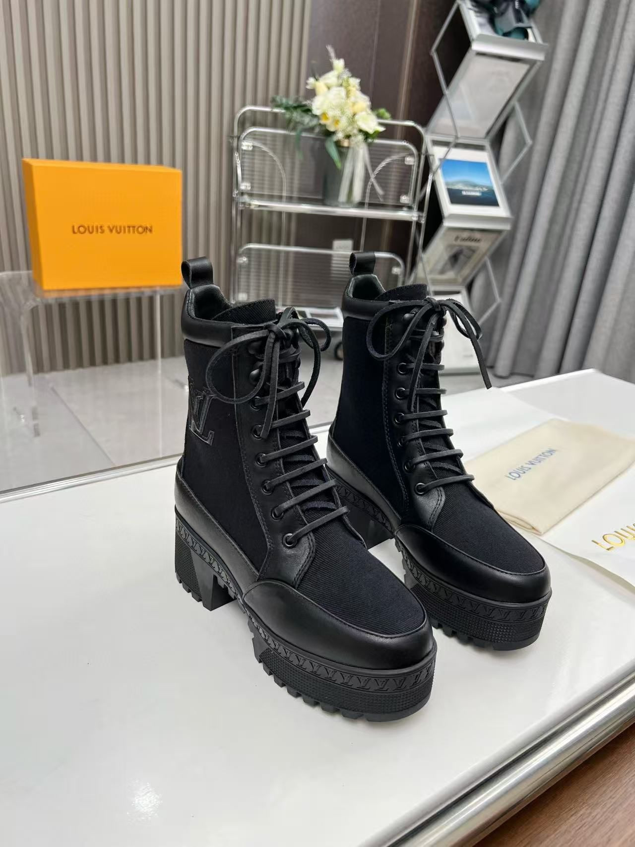 UA LV Laureate Platform Desert Boot