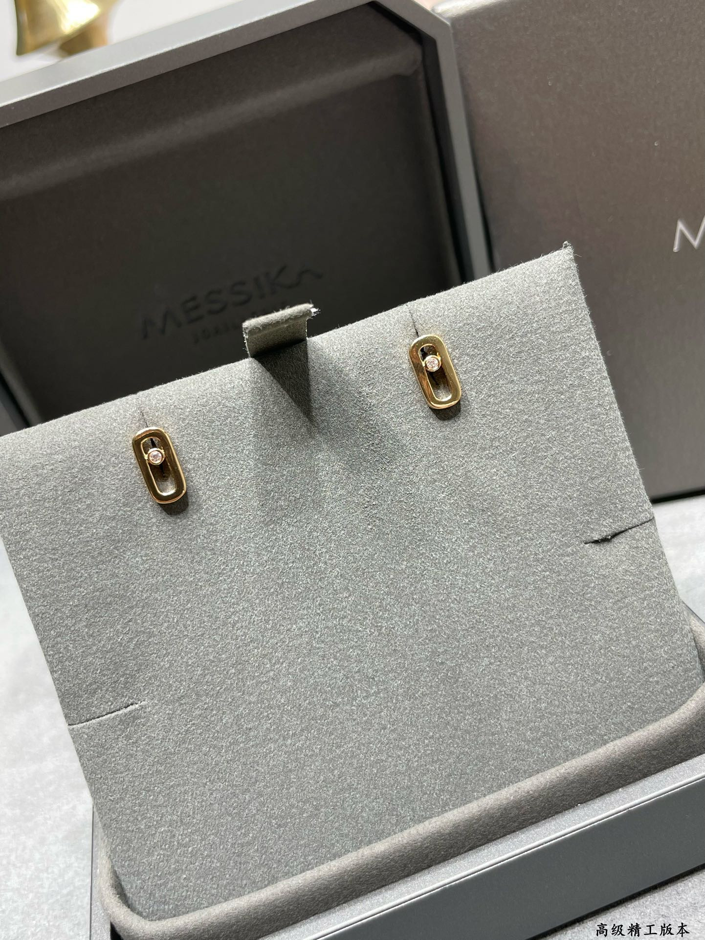 Mes1kaa small polished moving stud earrings