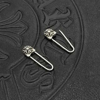 Ch**me He**ts earrings