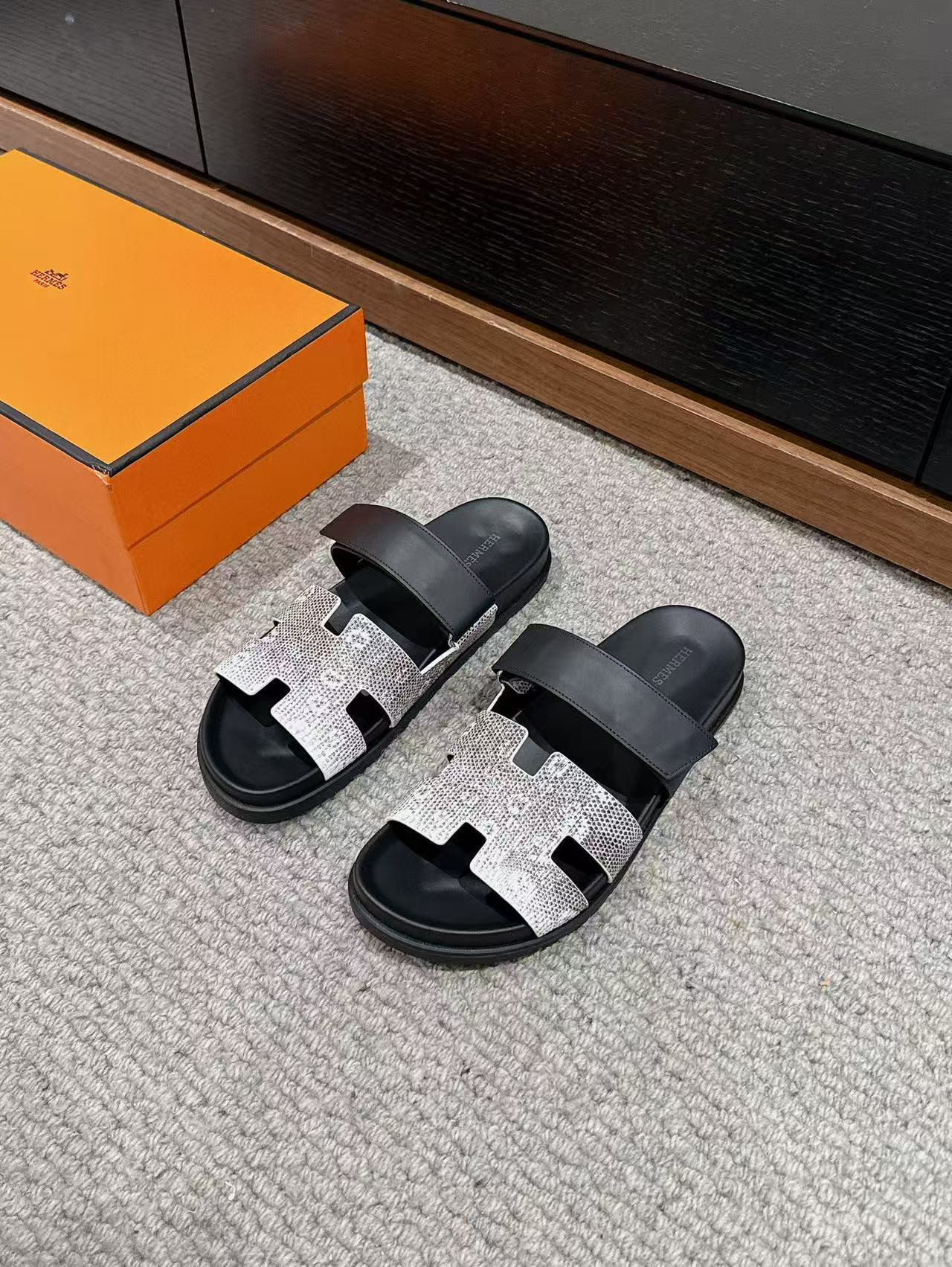 ua H**mes chypre sandal