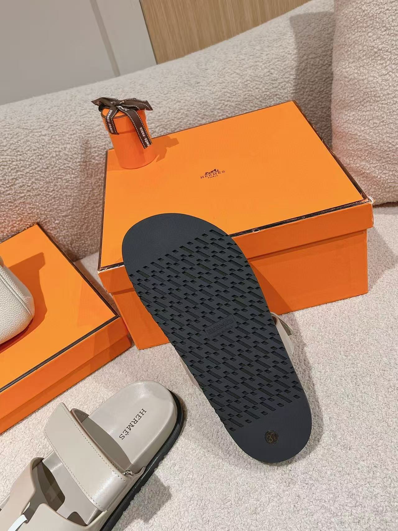 ua H**mes chypre sandal