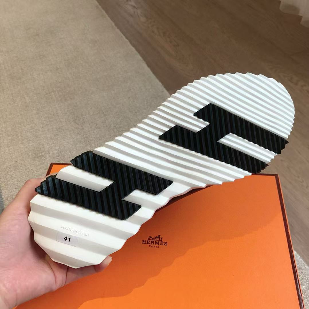 ua H**mes bouncing sneaker