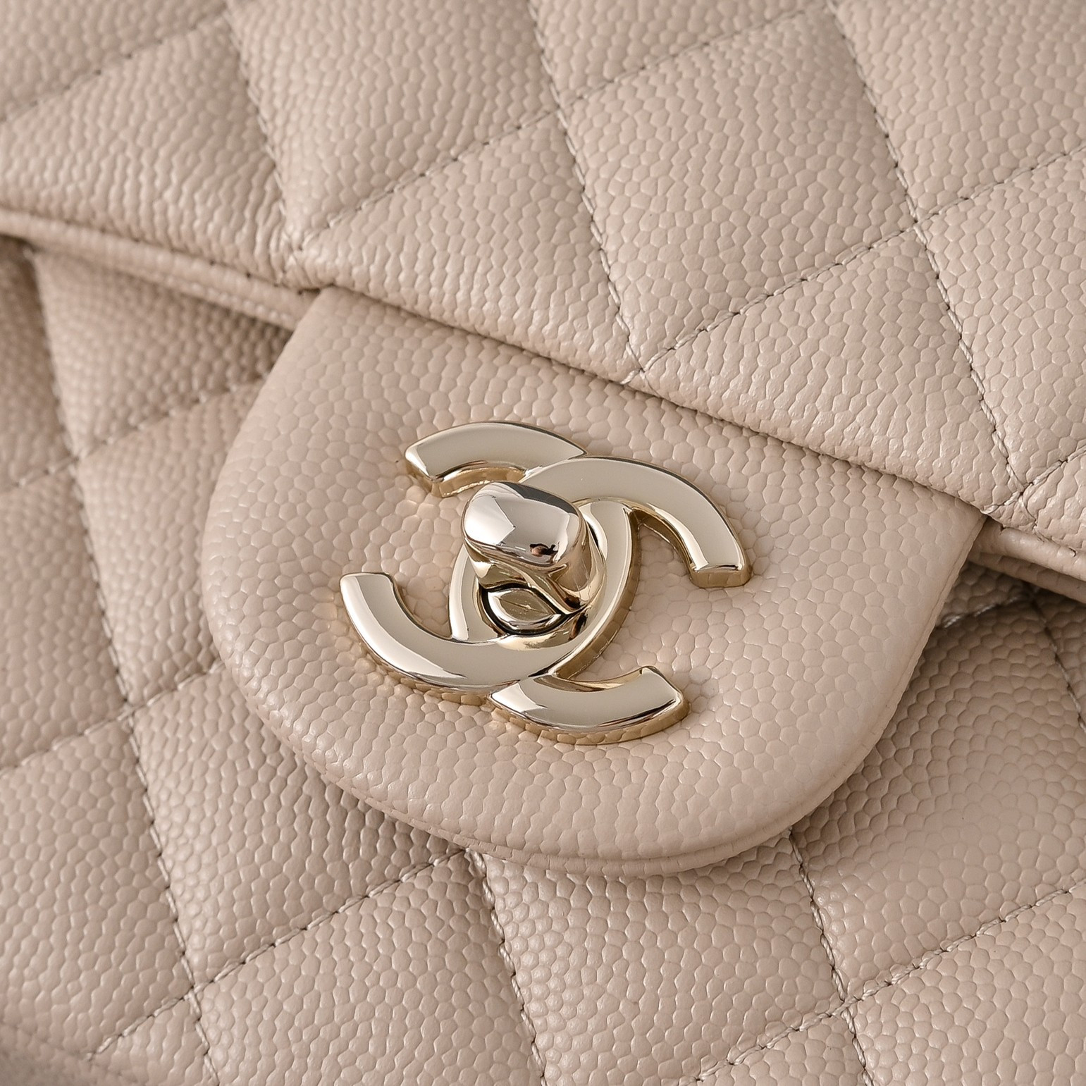 Ch*el classic flap handbag milky tea with light gold hardware and caviar leather a01113 23x14.5x6cm