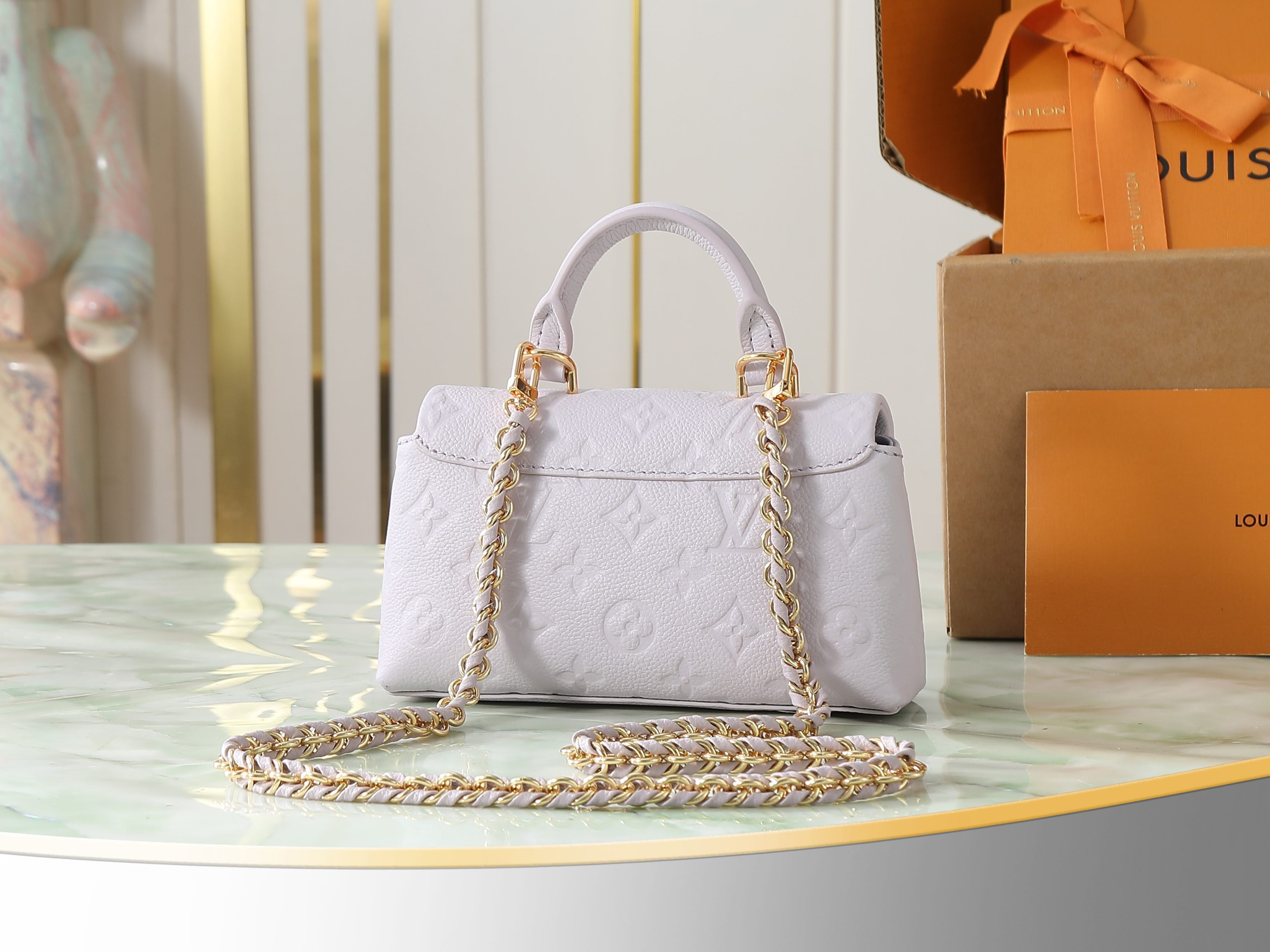 LV Nano Madeleine M29380 21x12.5x6cm