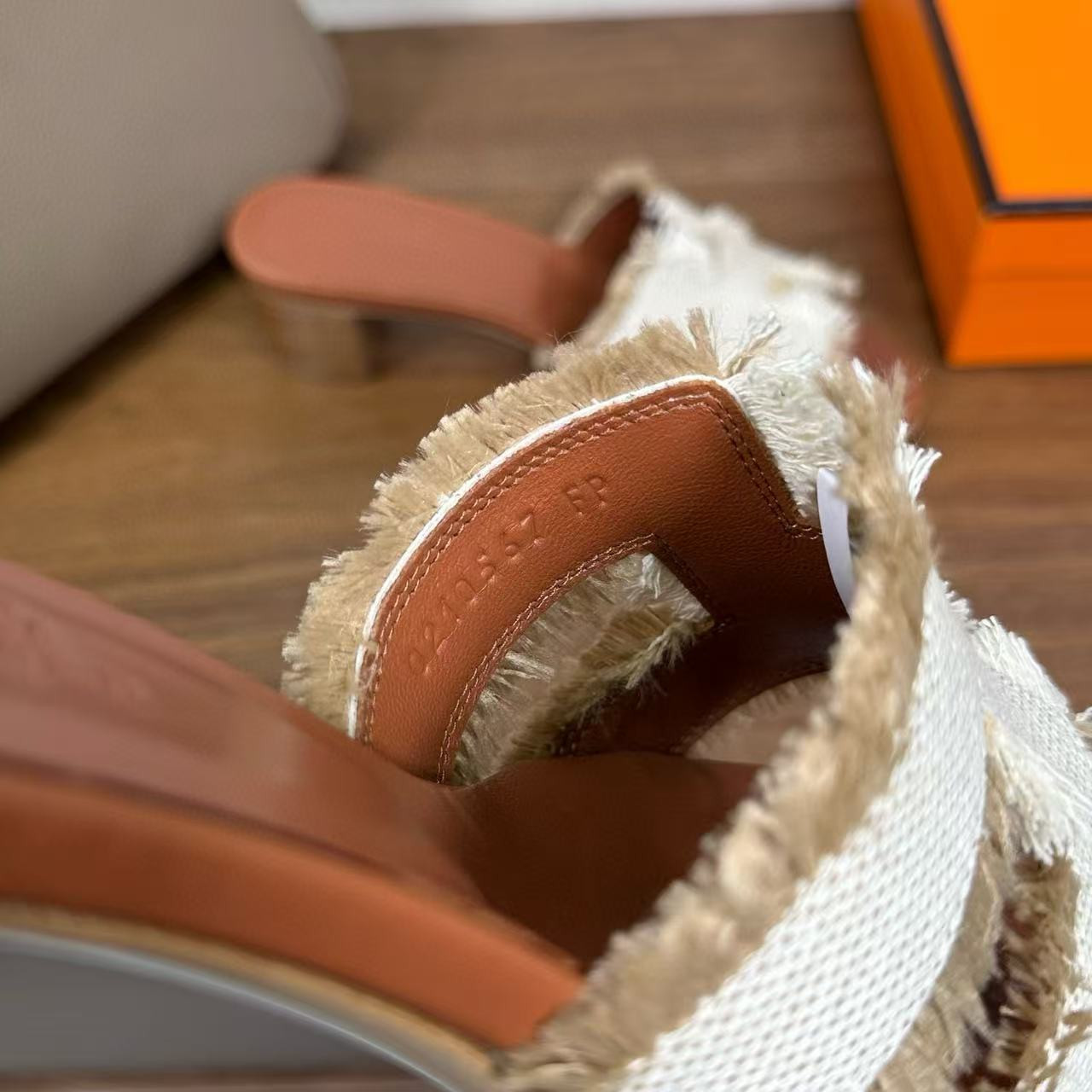 ua H**mes oasis sandal