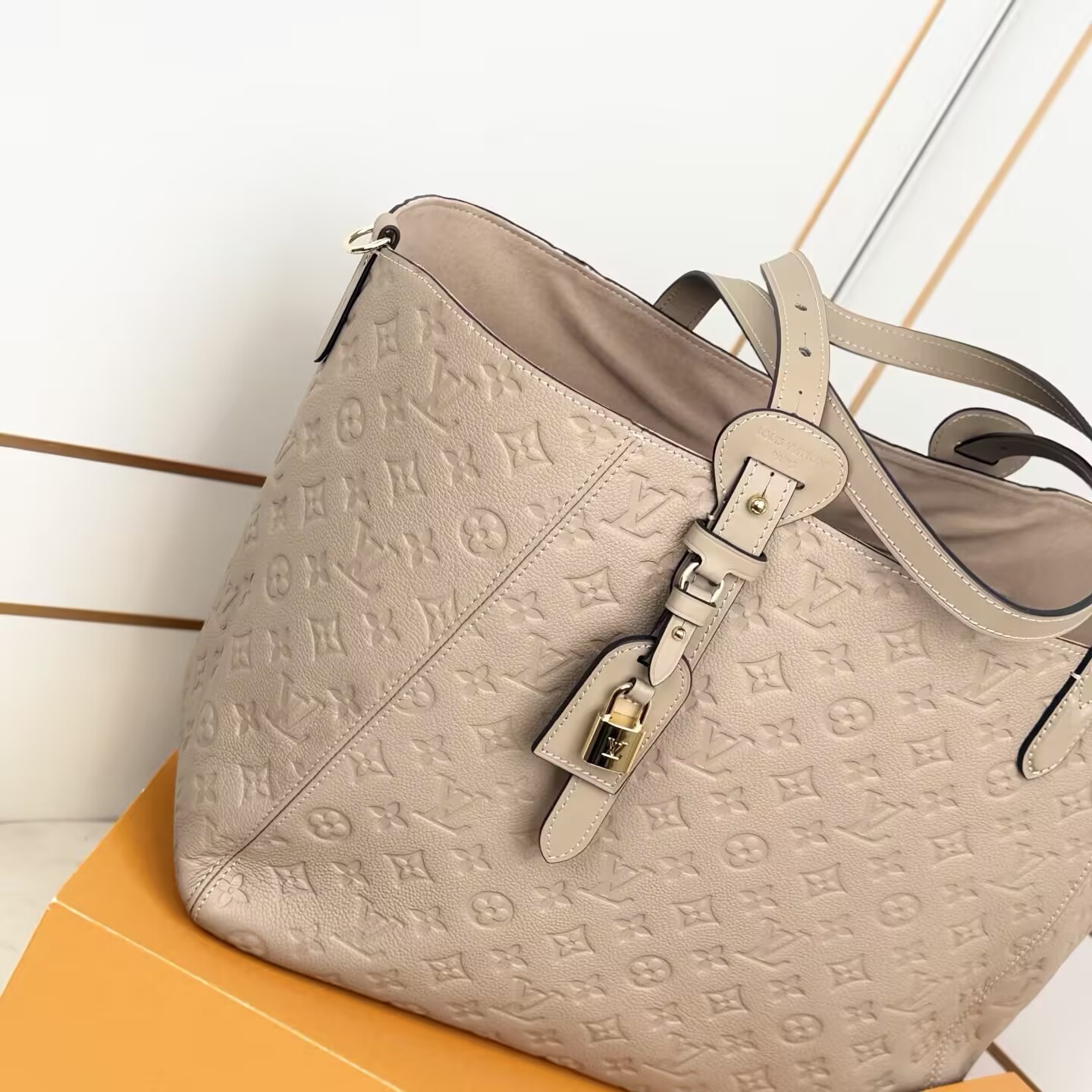 LV All In One MM M25889 56.5x30.5x17cm