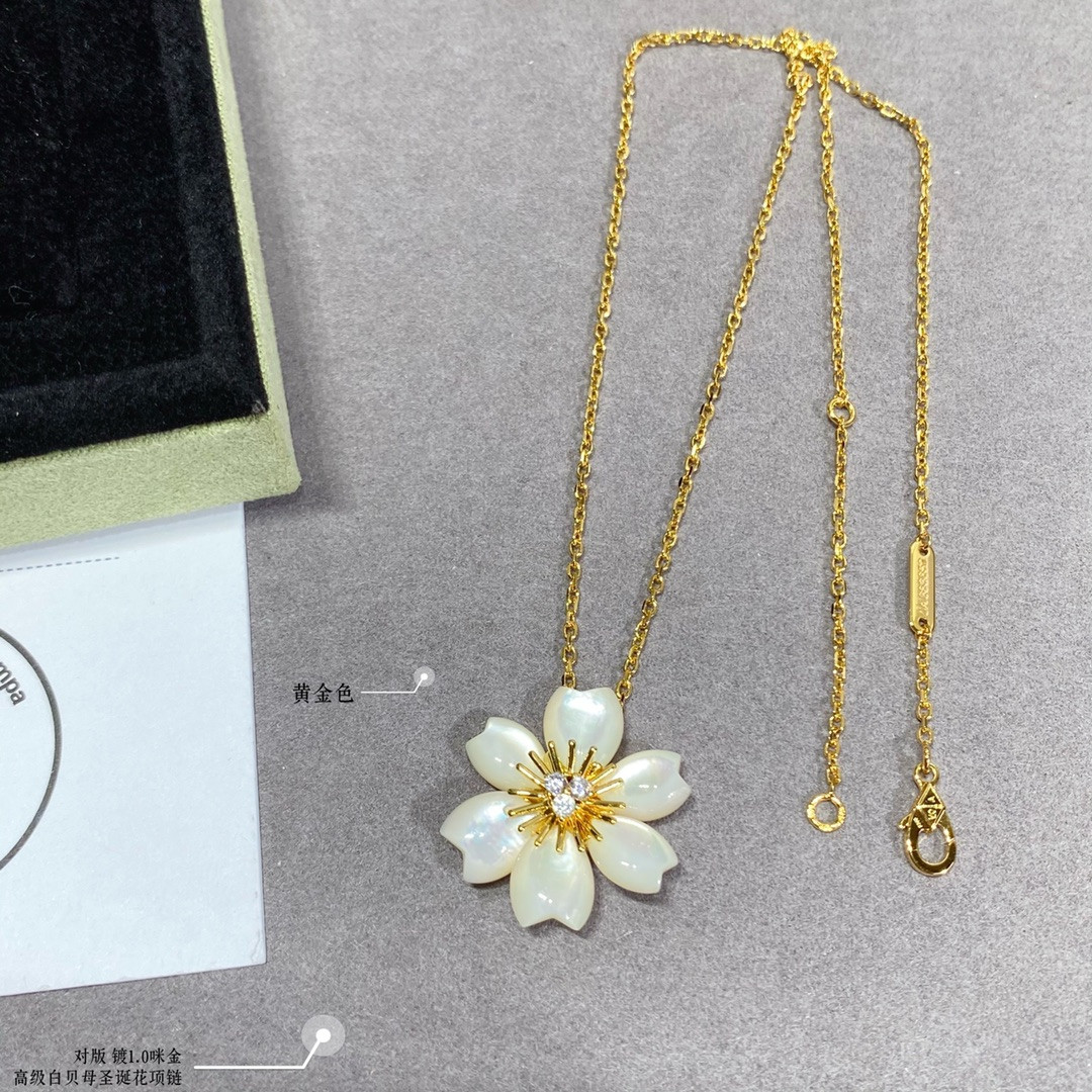 v*n cl*f & arpels preM1vm white fritillary christmas flower necklace