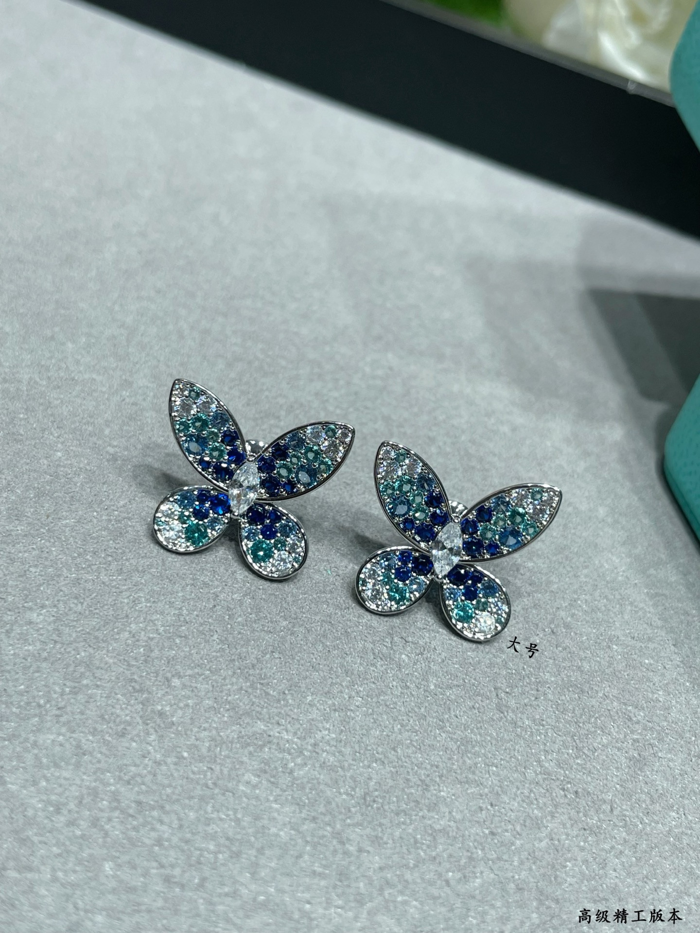 Gr*ff large earrings