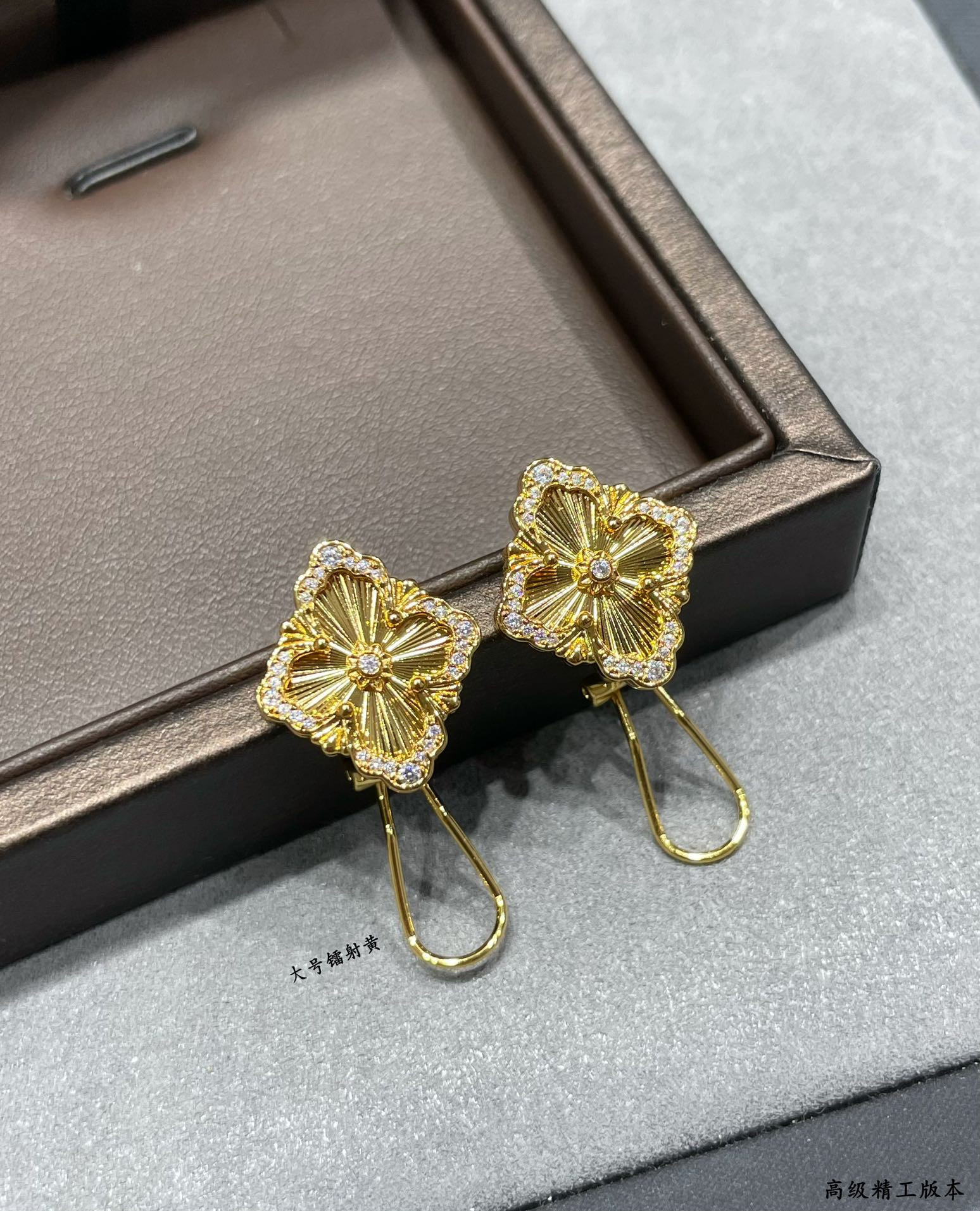 Bvcce11ati large laser yellow opéra series stud earrings