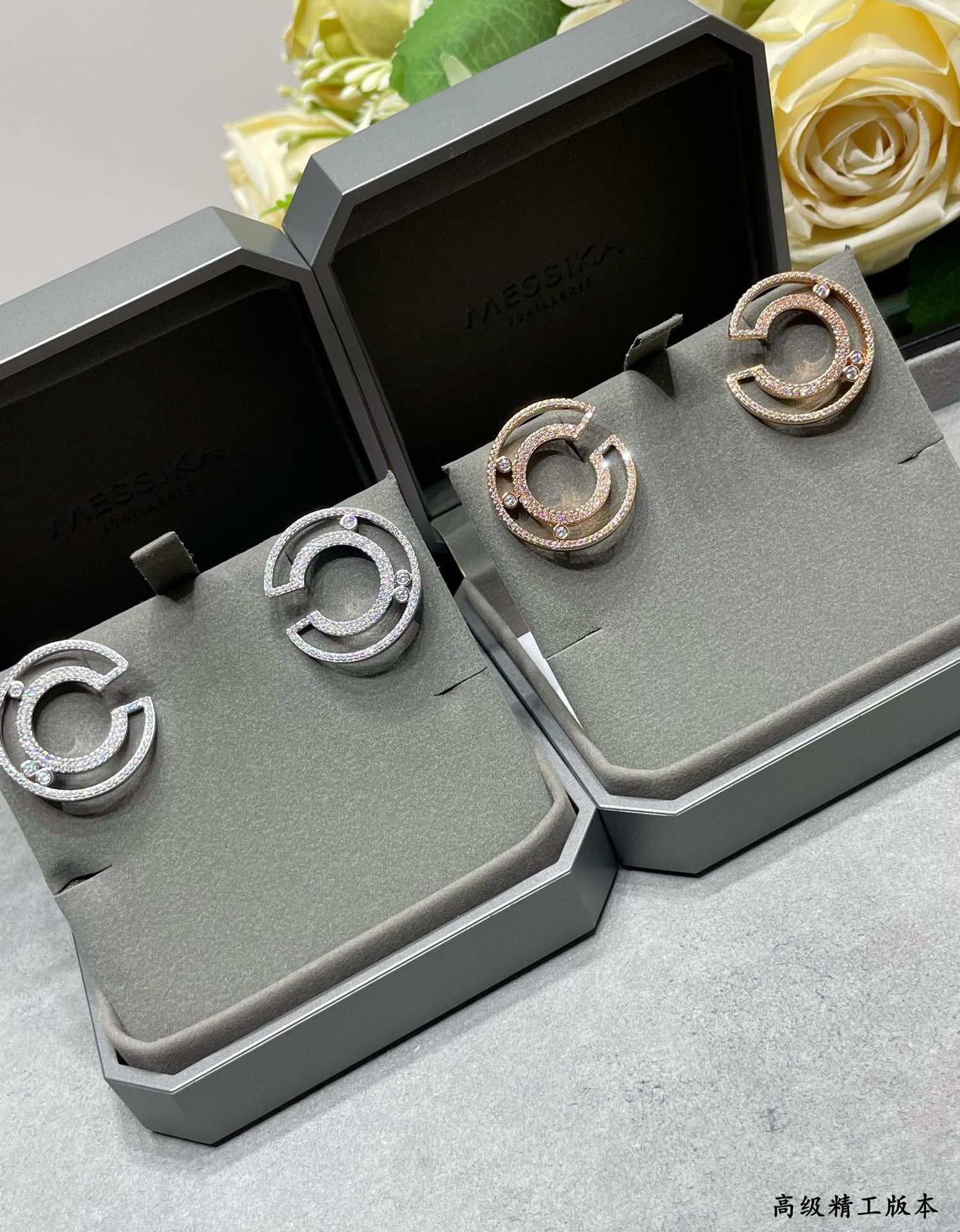Mes1kaa semi-hoop earrings