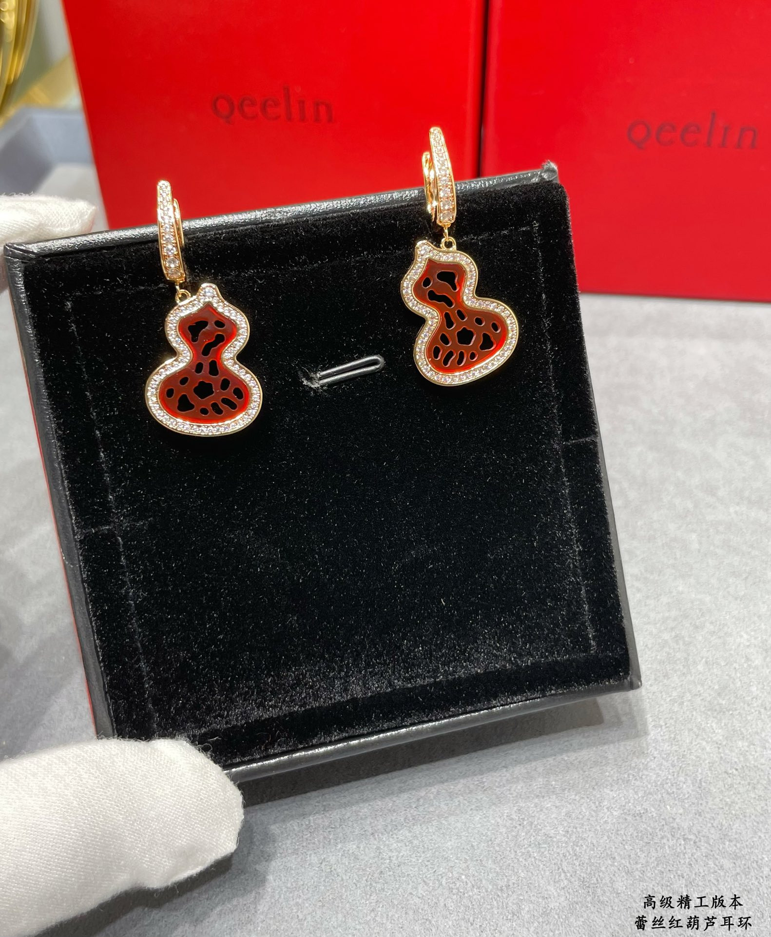 Qee1in lace gourd earrings